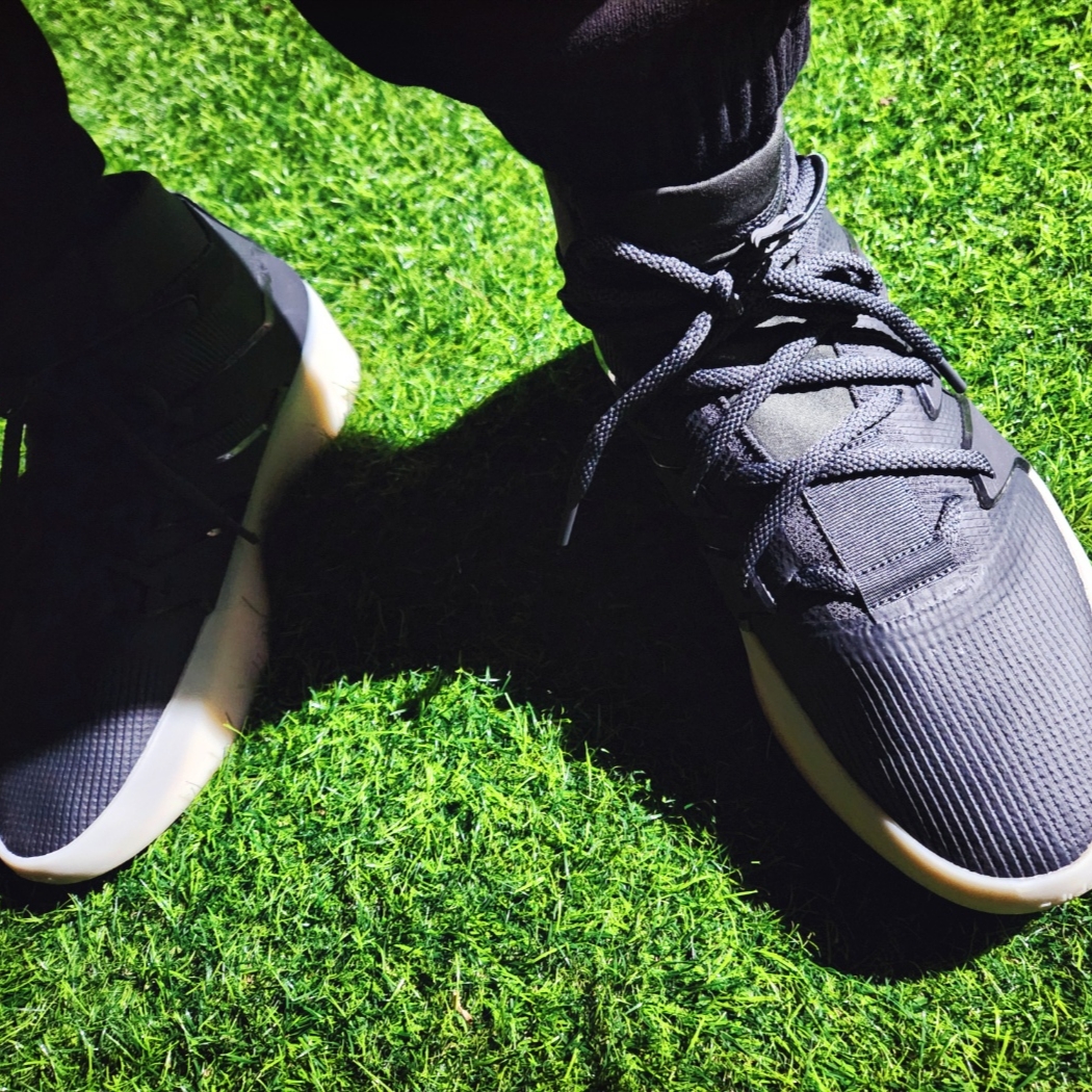 Yeezy Gap Engineered By Balenciaga Flame Cap Black, Yeezy Gap Engineered By Balenciaga Dove Hoodie Beige 착용 스타일 - 4