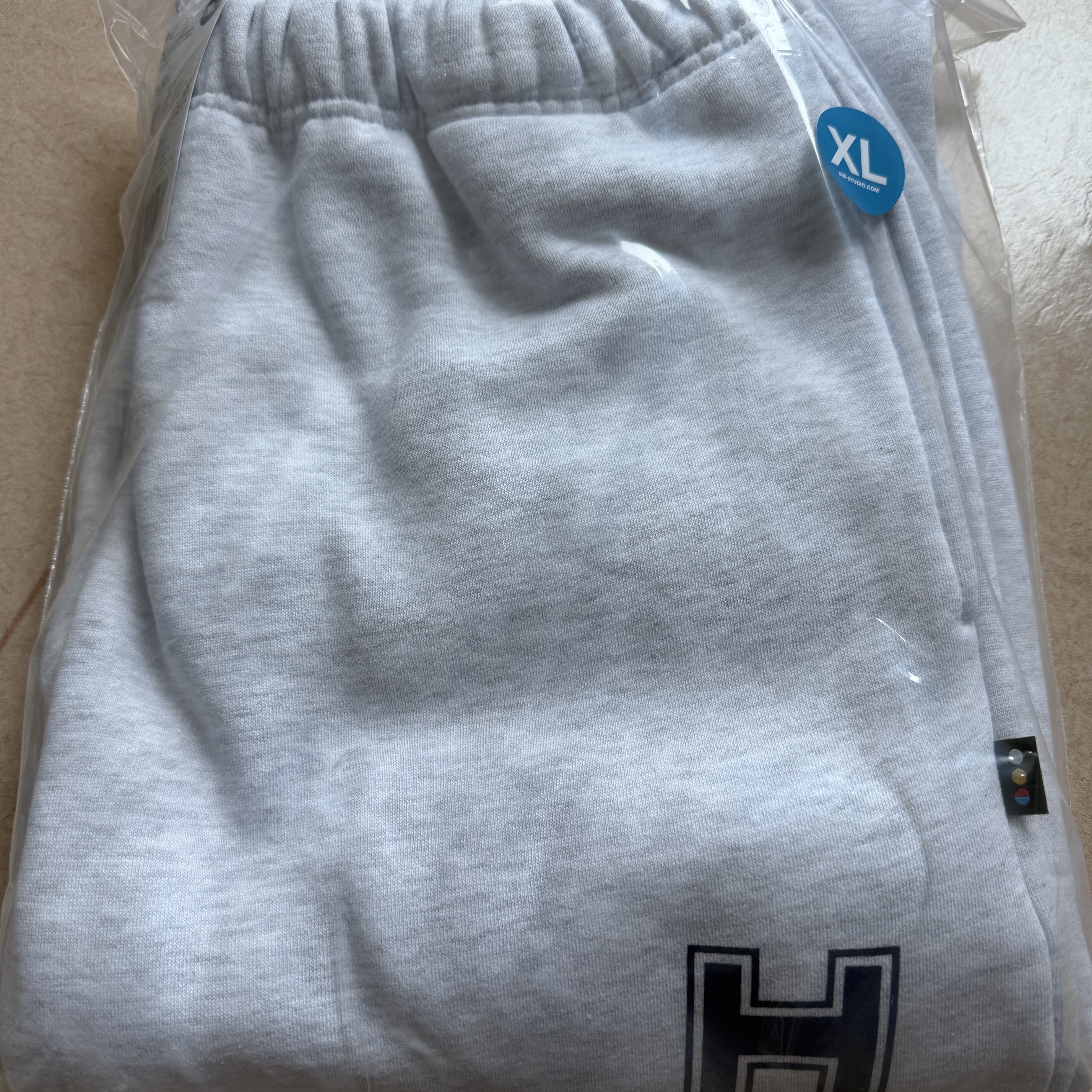 IAB Studio IAB Straight Logo Sweatpants Light Gray 착용 스타일 - 2