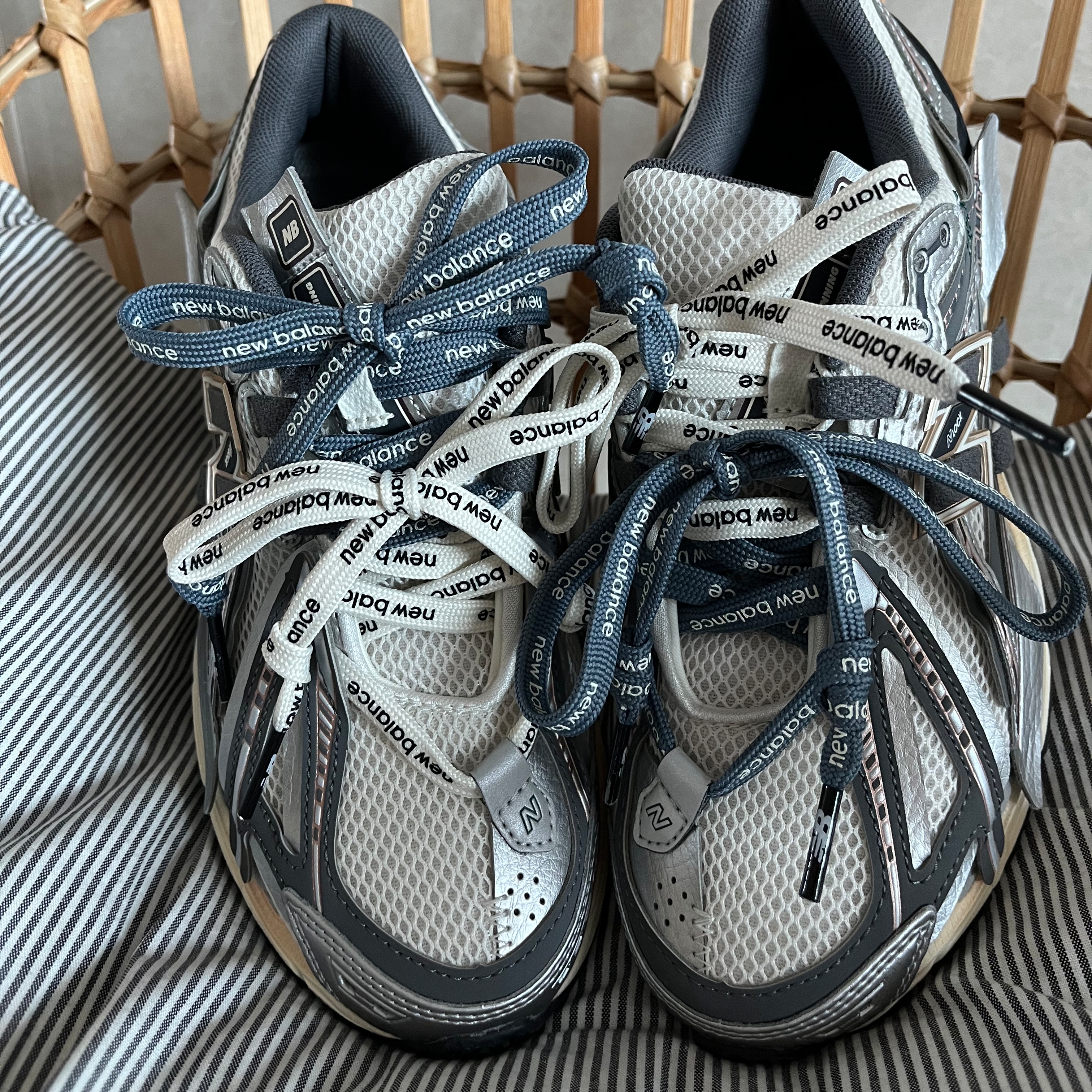 New Balance 1906A Silver Metallic Castlerock 착용 스타일