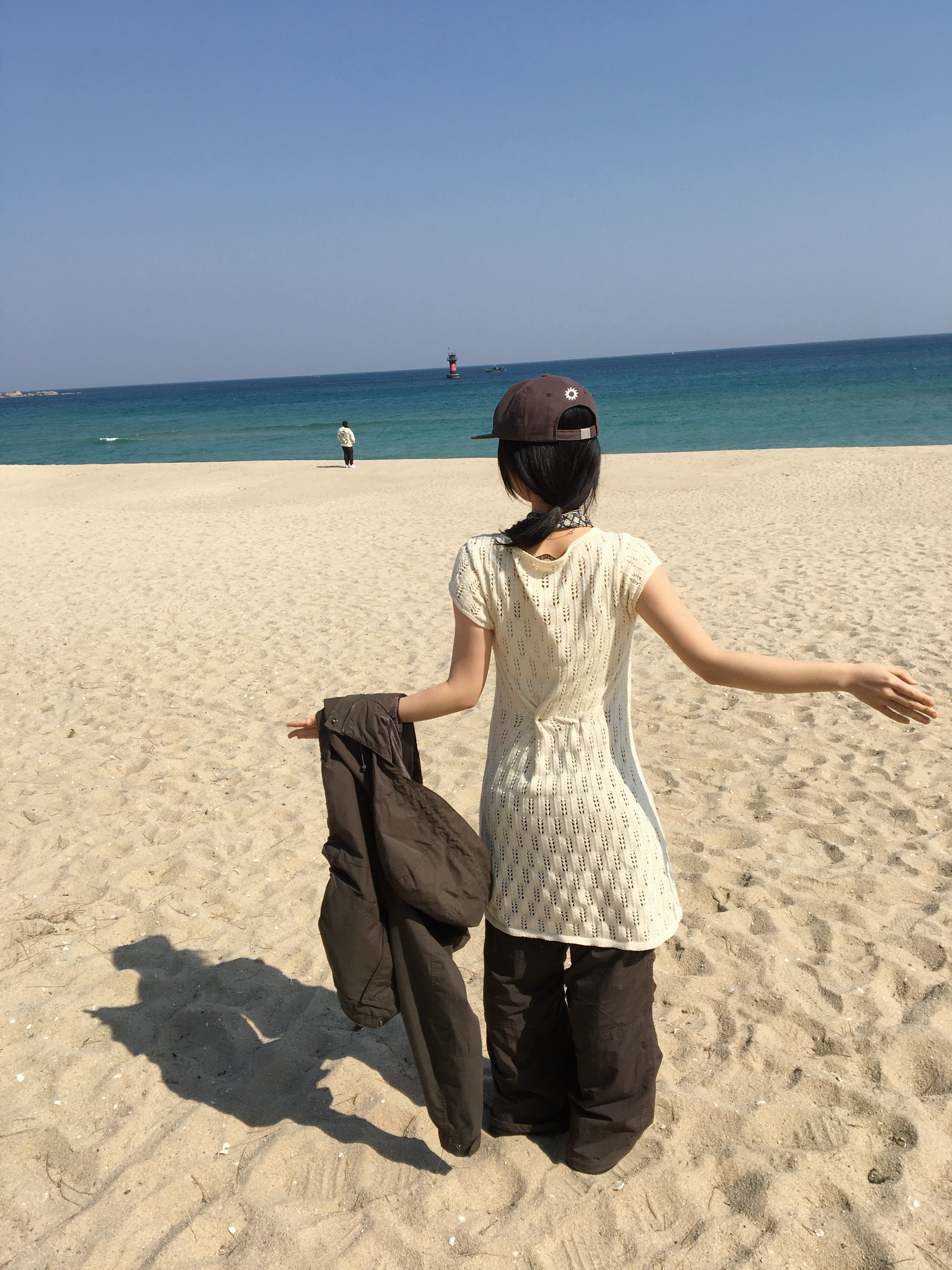 Polyteru Human Index Unisex Nylon Shirring Flared Pants Brown, COYSEIO Scasi Knit Onepiece Ivory 착용 스타일 - 3