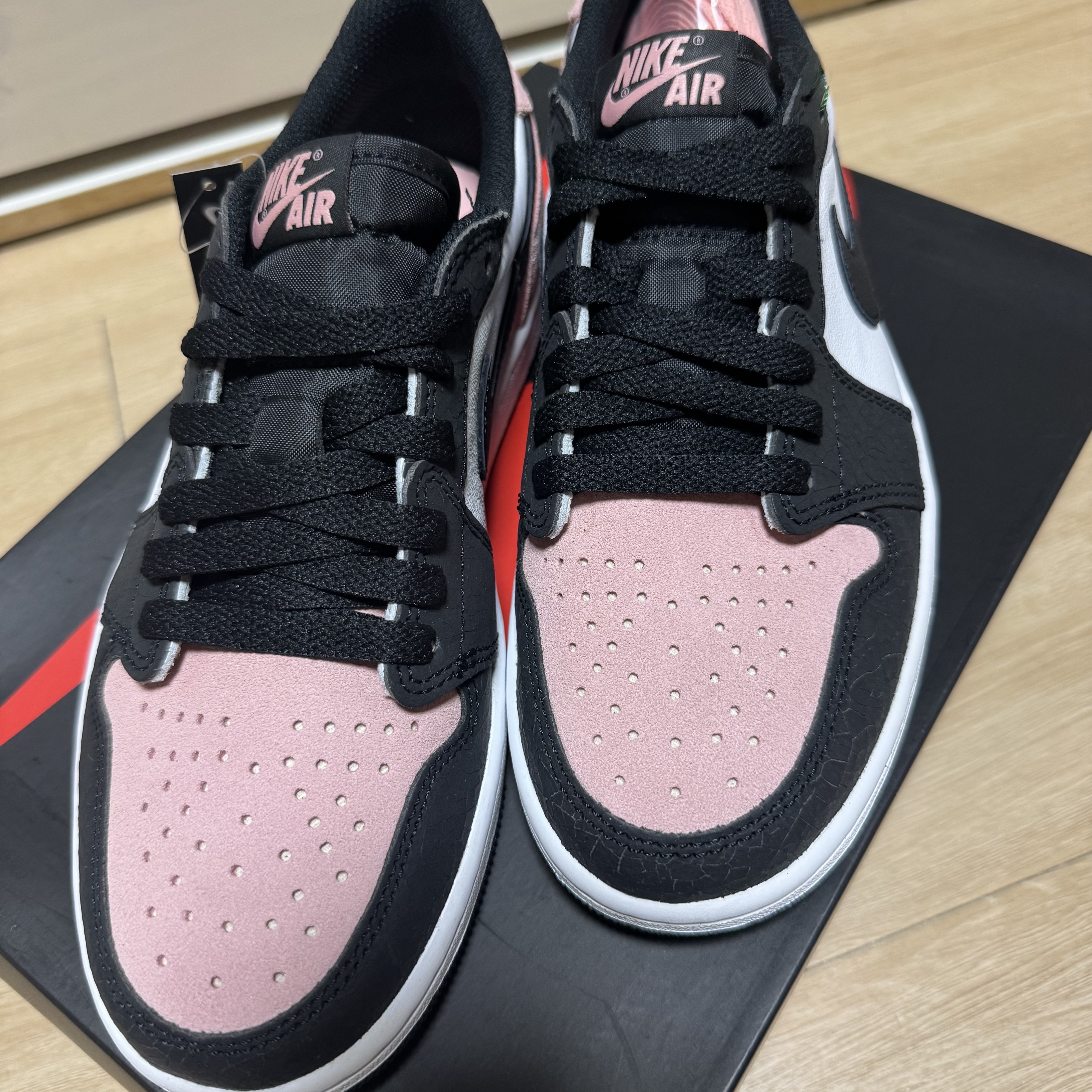 Jordan 1 Retro Low OG Bleached Coral 착용 스타일 - 1