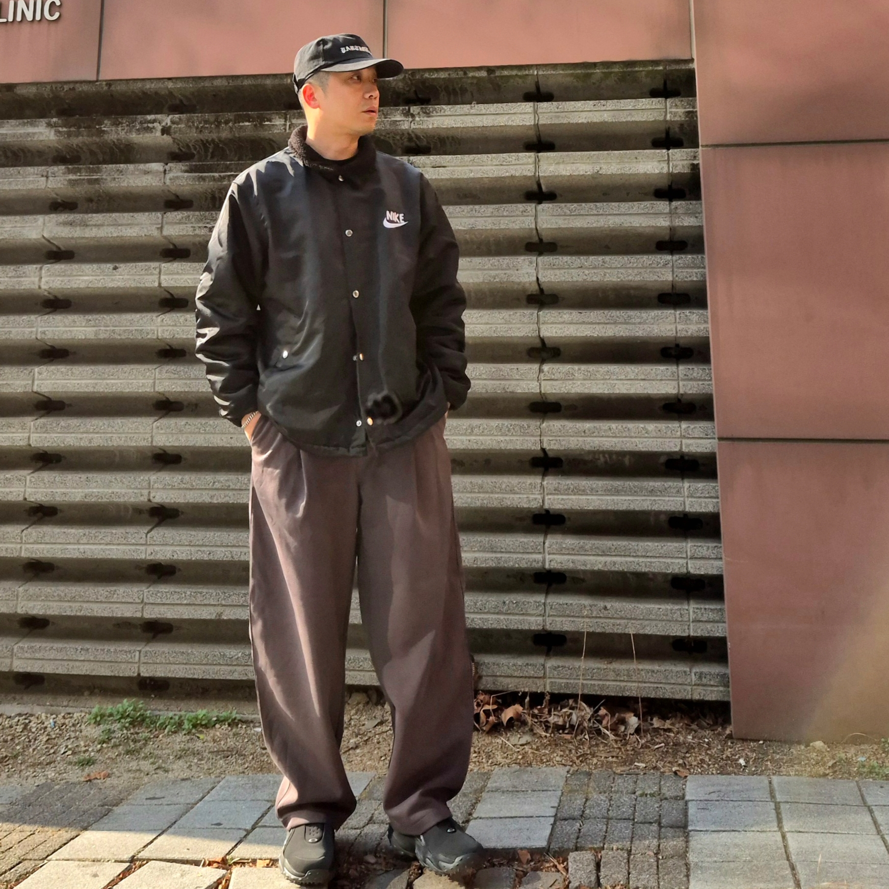 Oakley Edge Icon Blackout, Nike NSW Lined Winterized Coach Jacket Black White - Asia 착용 스타일 - 1