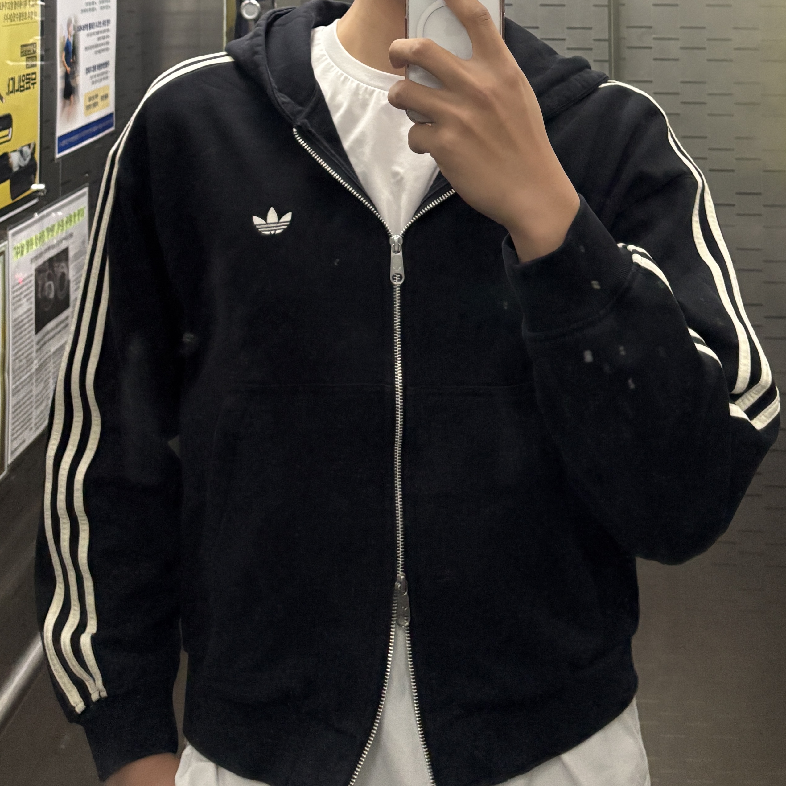 Adidas 3-Stripes Full-Zip Hoodie Black Cream White - KR Sizing, Adidas Adicolor Classics 3-Stripes T-Shirt White - KR Sizing 착용 스타일 - 2