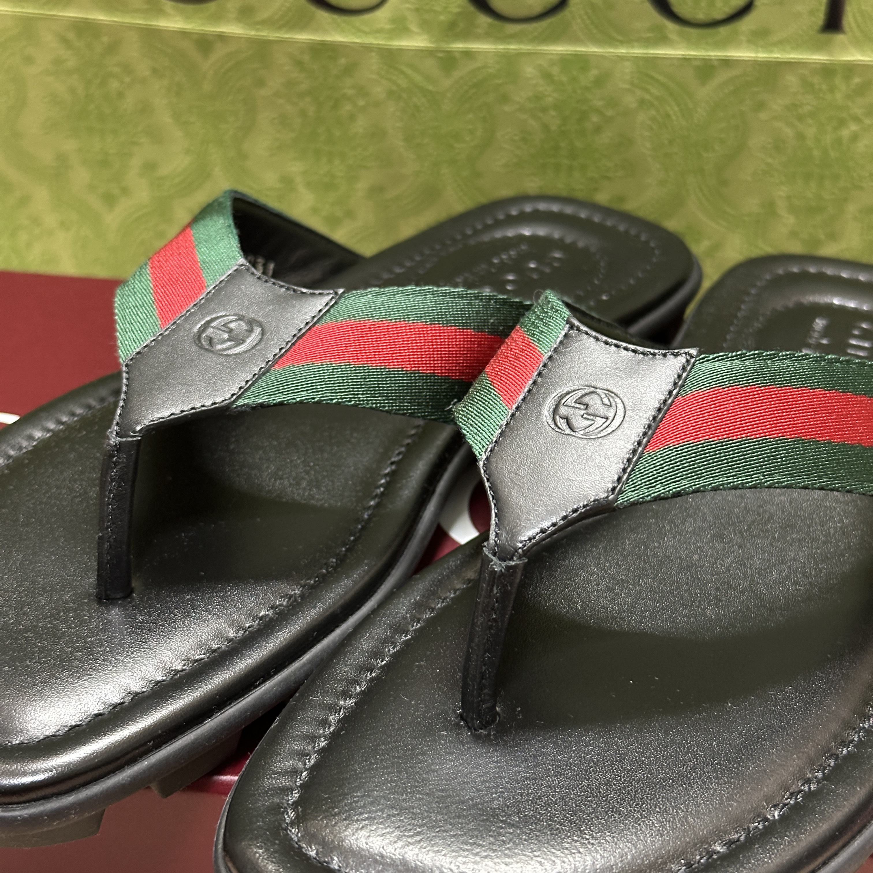 Gucci Web and Leather Thong Sandal Black 착용 스타일