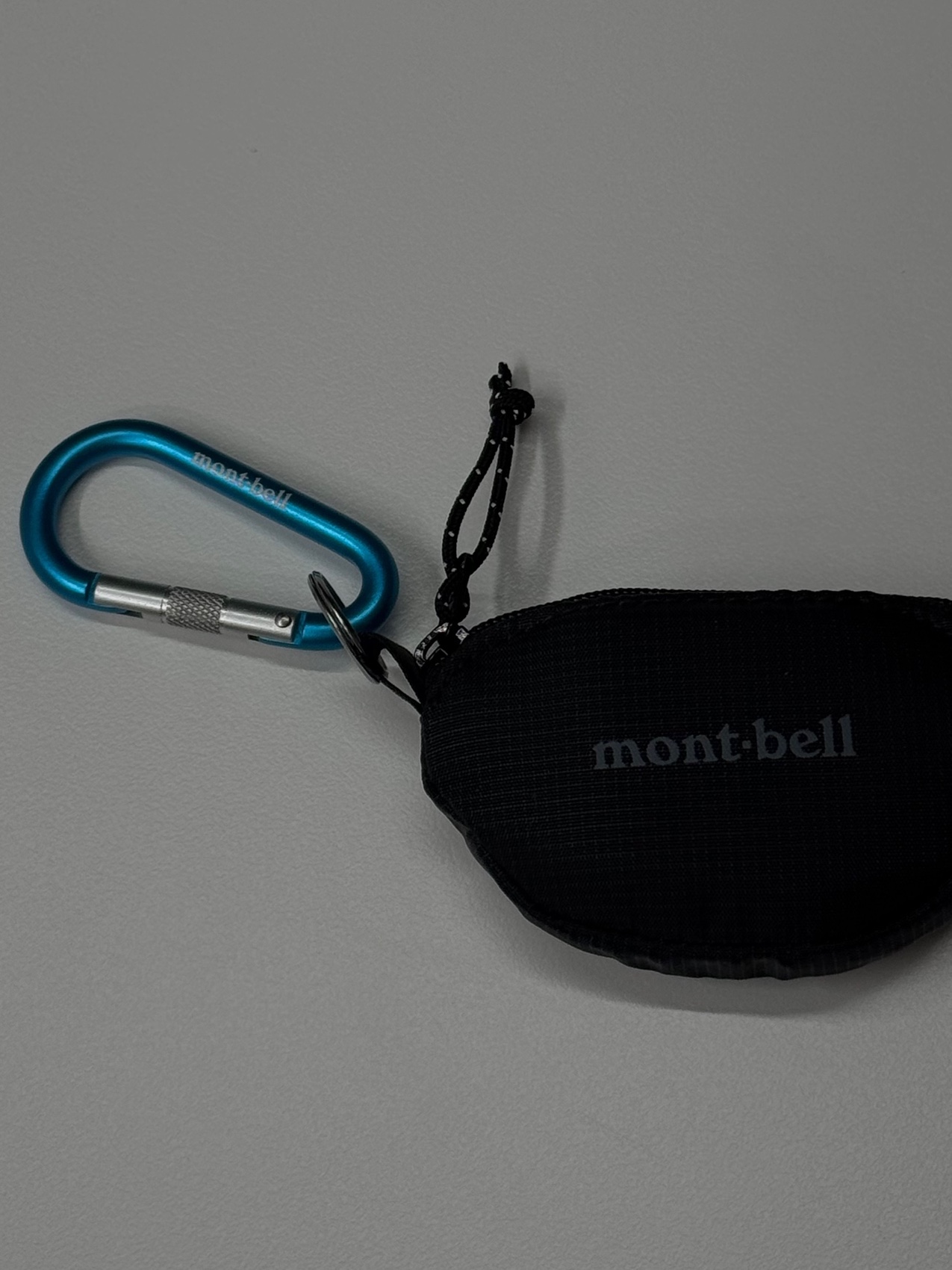 Montbell Coin Purse Black 착용 스타일 - 1