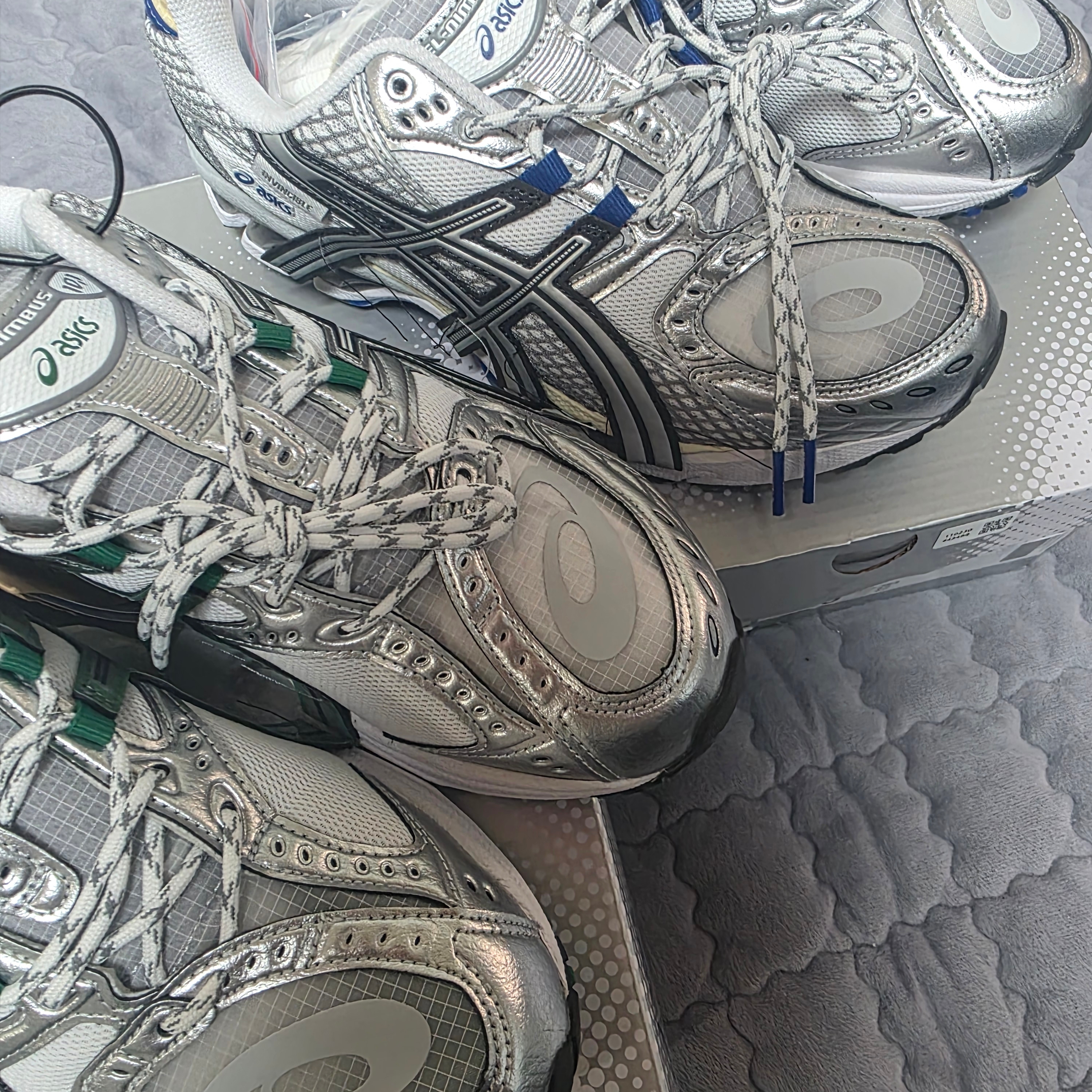 Asics x Invincible Gel-Nimbus 10.1 HTTP 404 Cream Metallic Silver Blue, Asics x Invincible Gel-Nimbus 10.1 HTTP 404 Green 착용 스타일