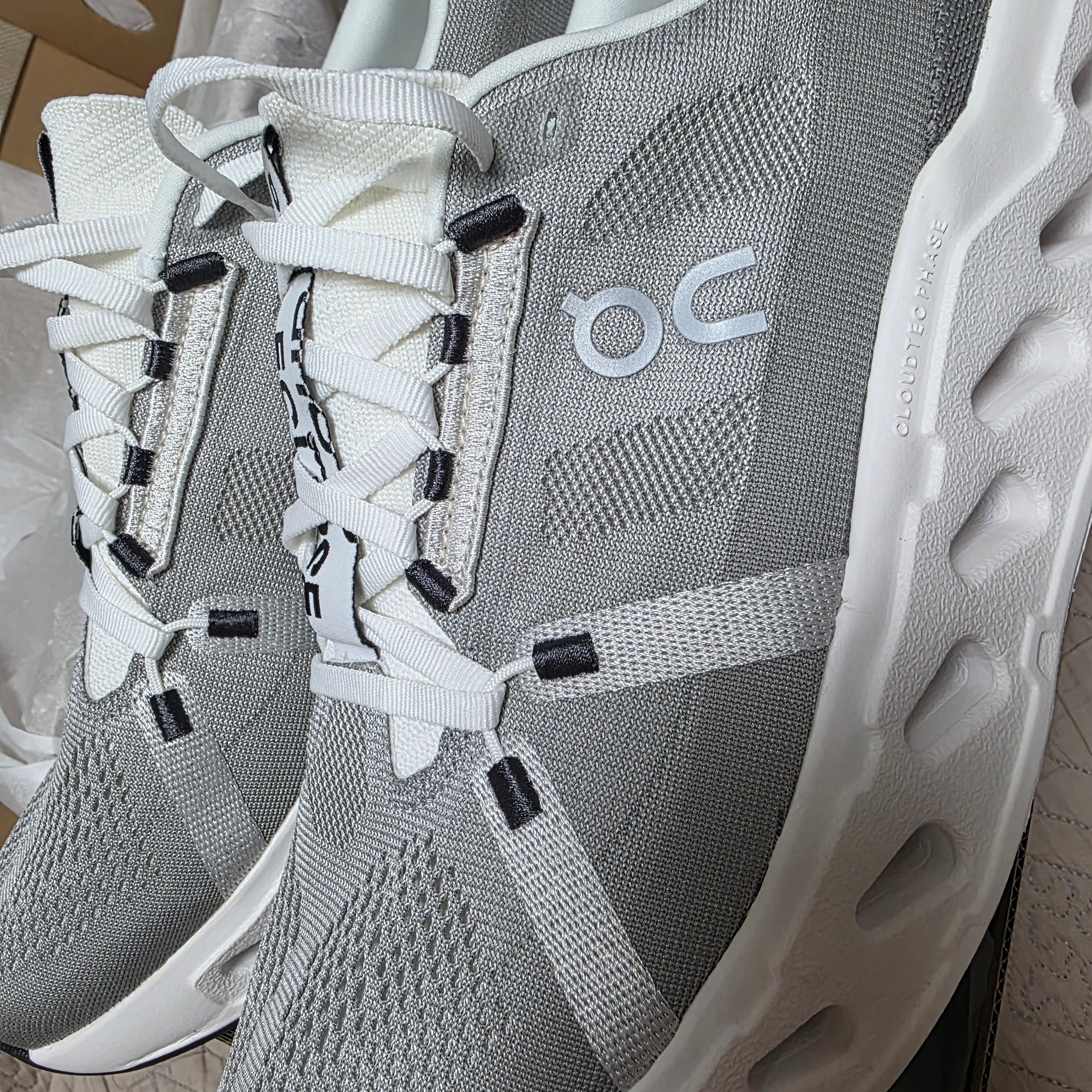 On Running Cloudeclipse Alloy White 착용 스타일 - 2