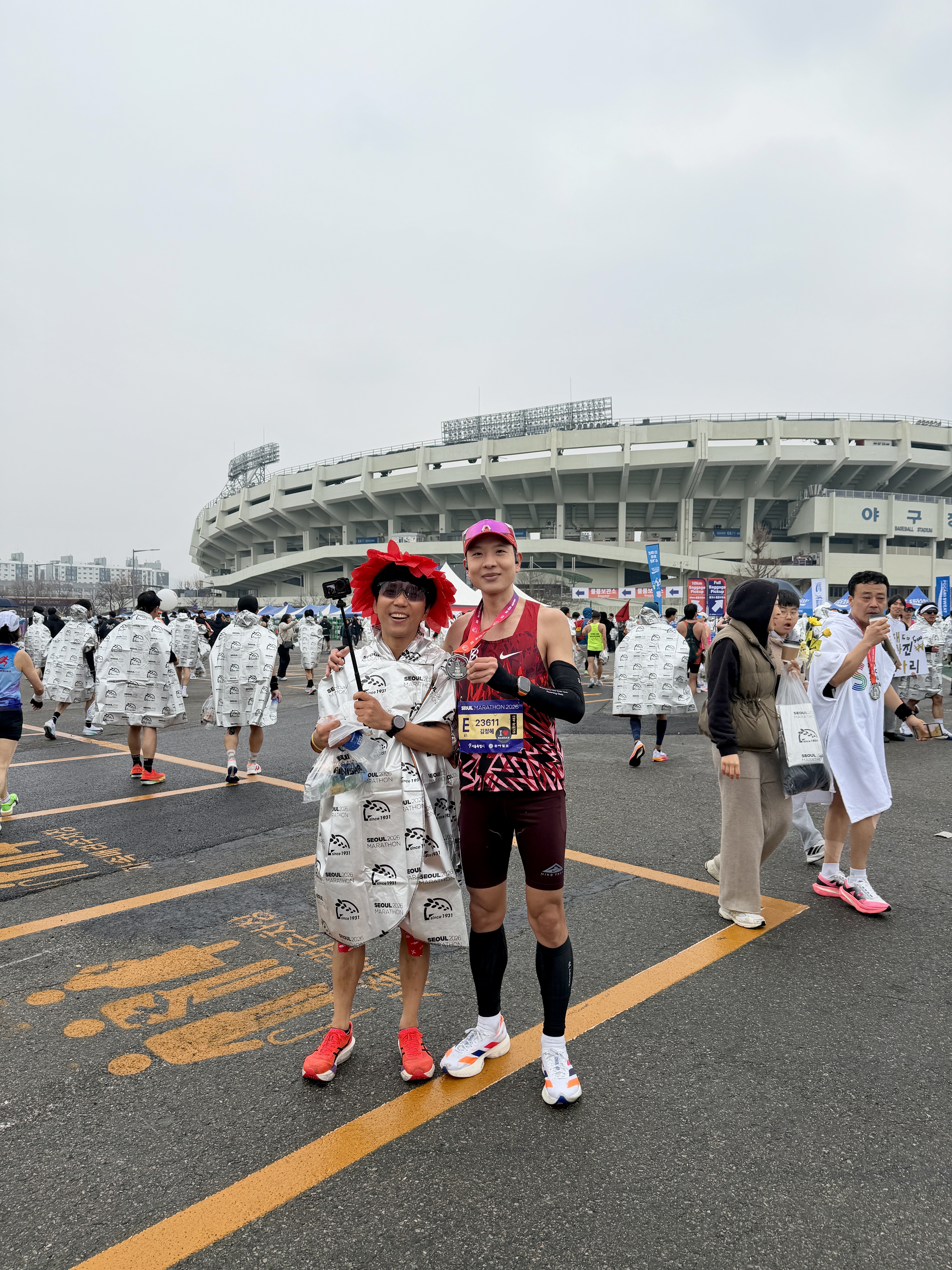 Adidas Seoul Marathon Adizero Adios Pro 4 Cloud White Lucid Red 착용 스타일 - 2