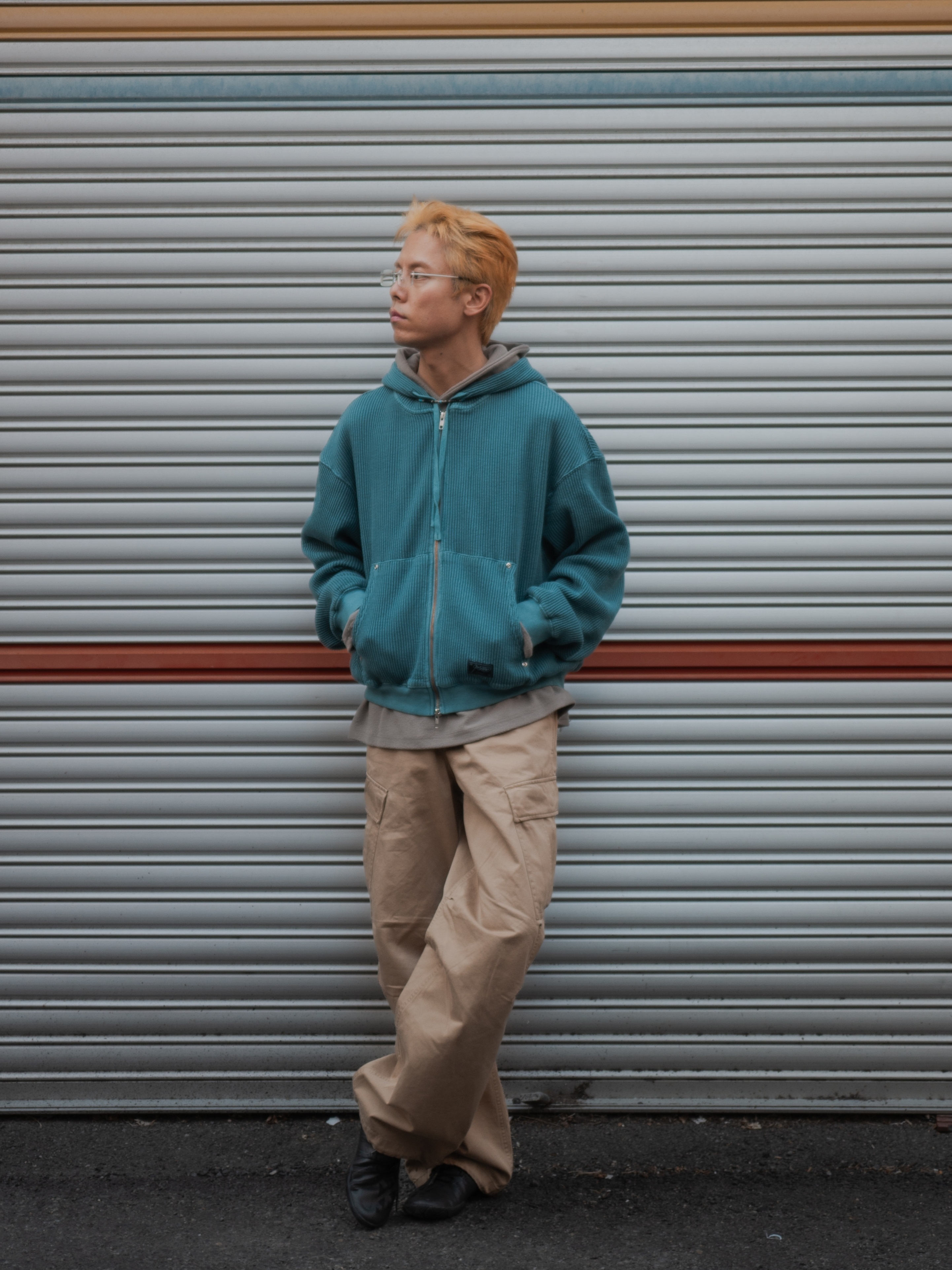 INSANE GARAGE Washed Waffle Hoodie_Teal, New Balance x Junya Watanabe Man UX200L Black 착용 스타일 - 4