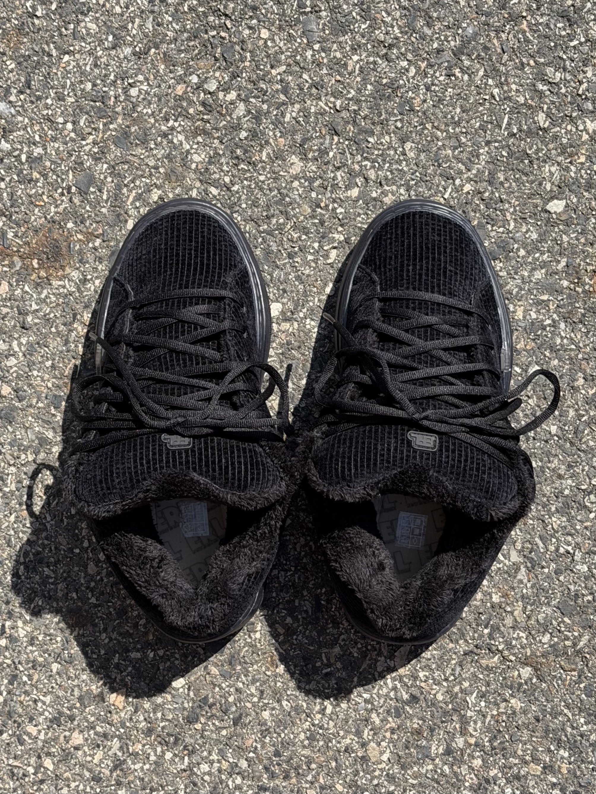 ERL Limited Edition Corduroy Vamp Pirate Black 착용 스타일 - 2