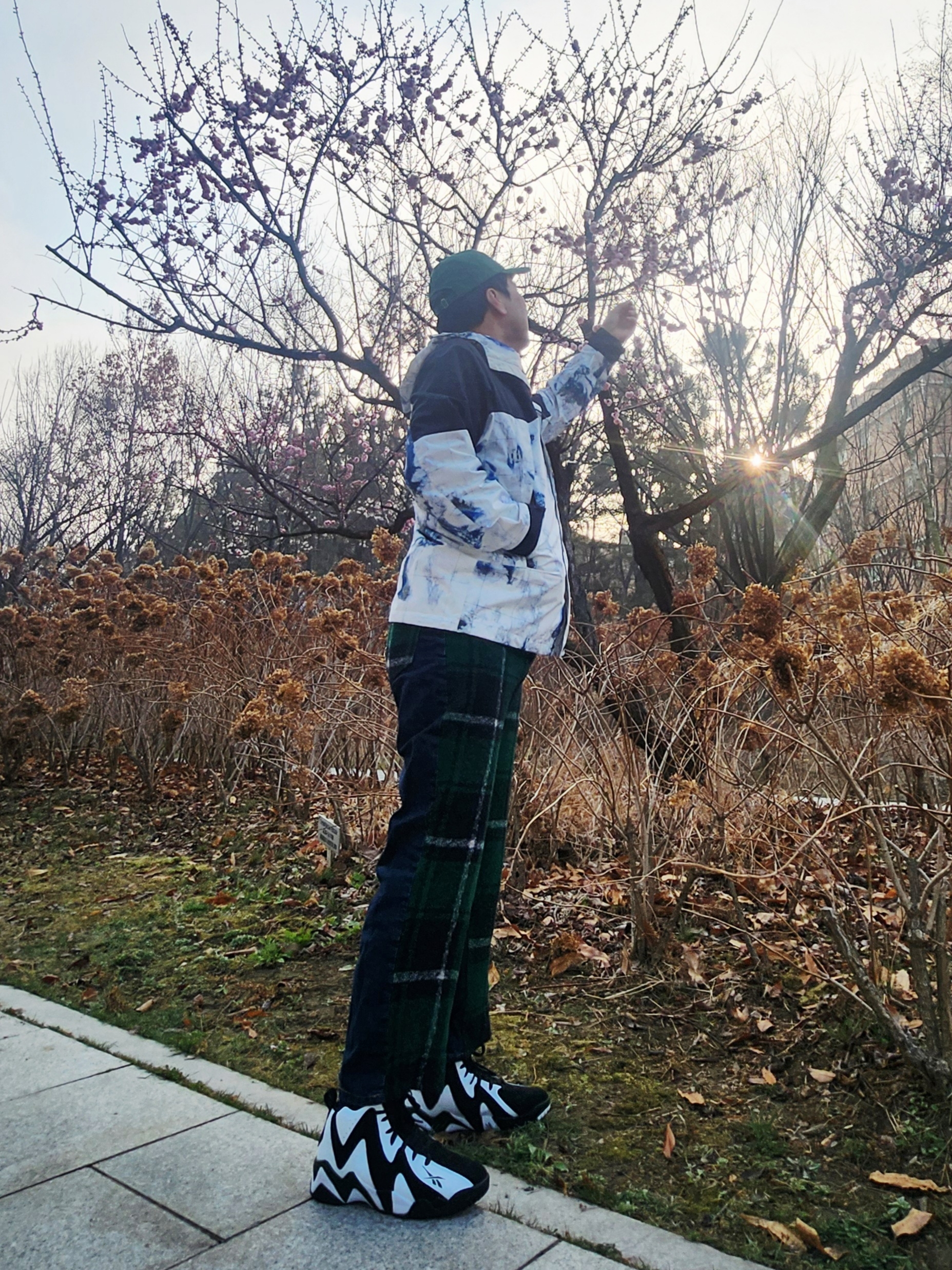 The North Face Novelty Vaiden Jacket White Sand, Reebok Kamikaze 1 Mid Seattle Supresonics 착용 스타일