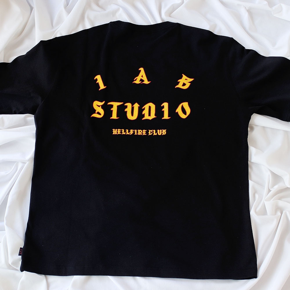 IAB Studio x Stranger Things HFC T-shirt Dice 착용 스타일 - 2