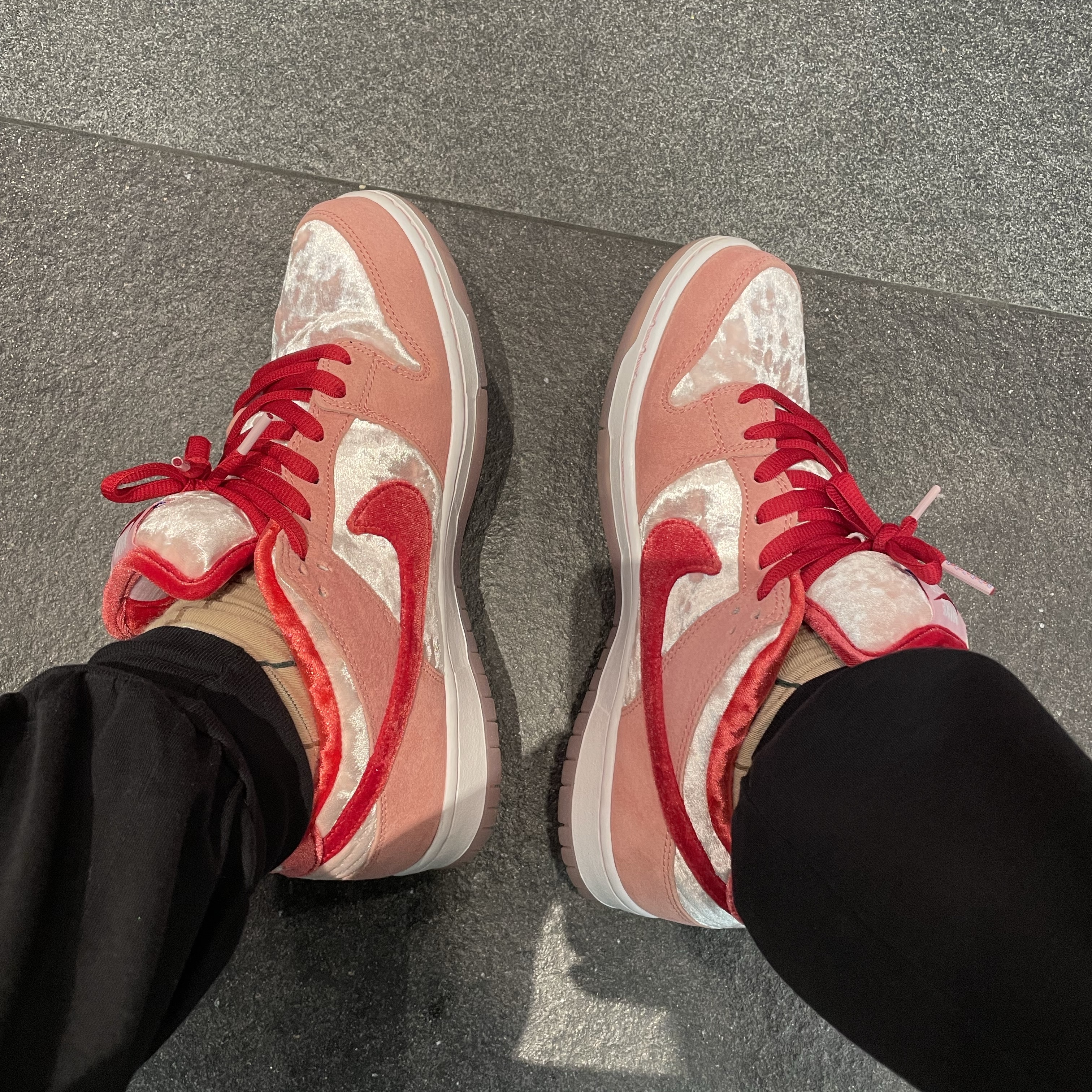 Nike x StrangeLove SB Dunk Low Pink (Regular Box) 착용 스타일