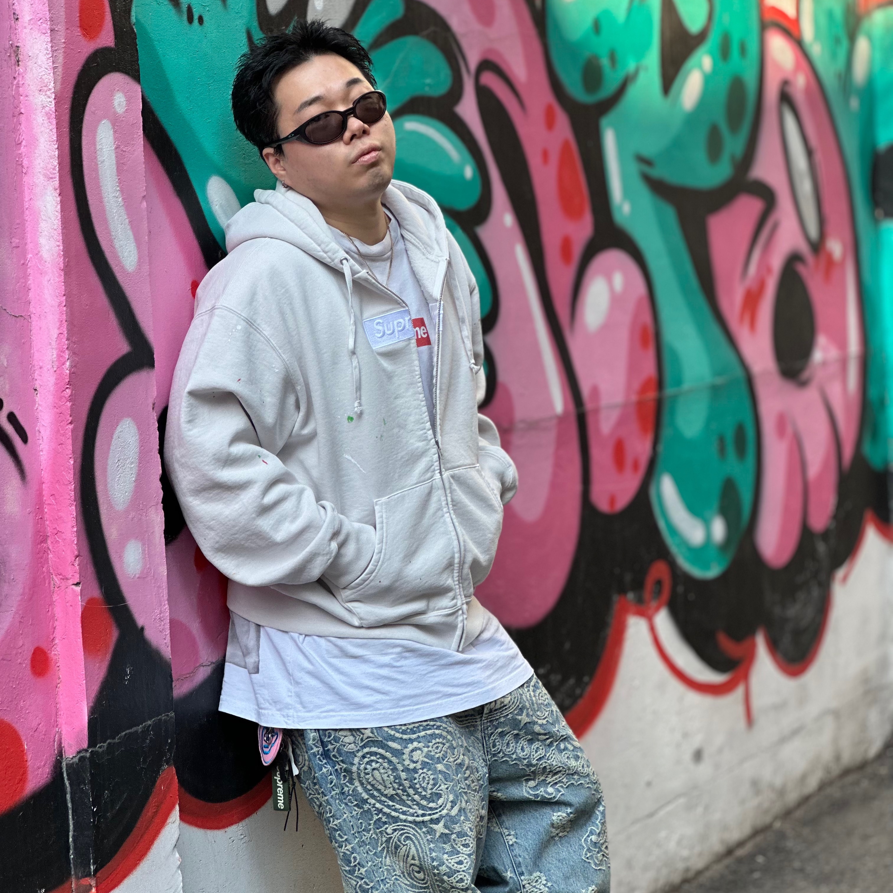Supreme x MM6 Maison Margiela Box Logo Zip Up Hooded Sweatshirt White - 26SS, Supreme x MM6 Maison Margiela Box Logo T-Shirt White - 24SS 착용 스타일 - 6