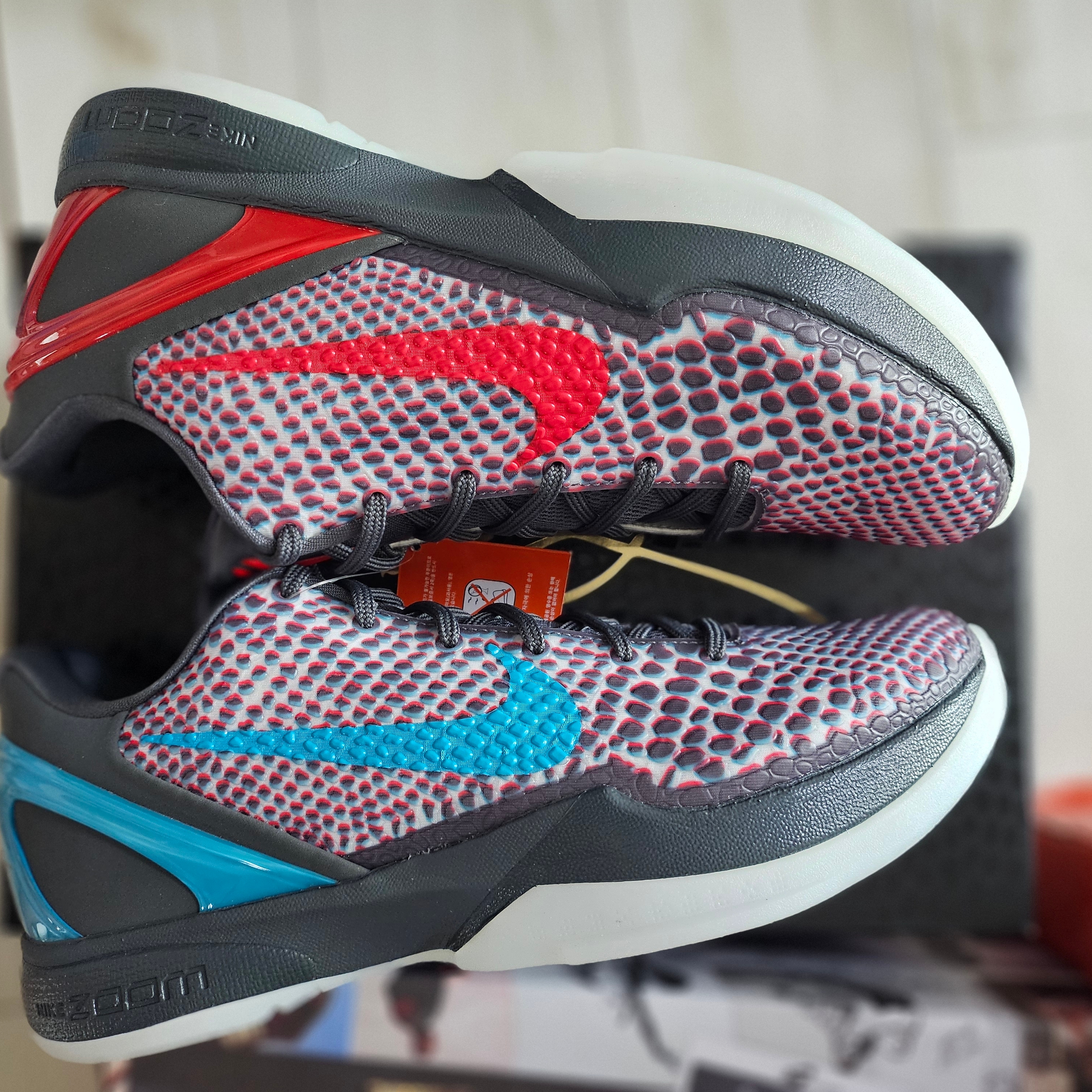 Nike Kobe 6 Protro 3D Dark Grey Chlorine Blue 착용 스타일