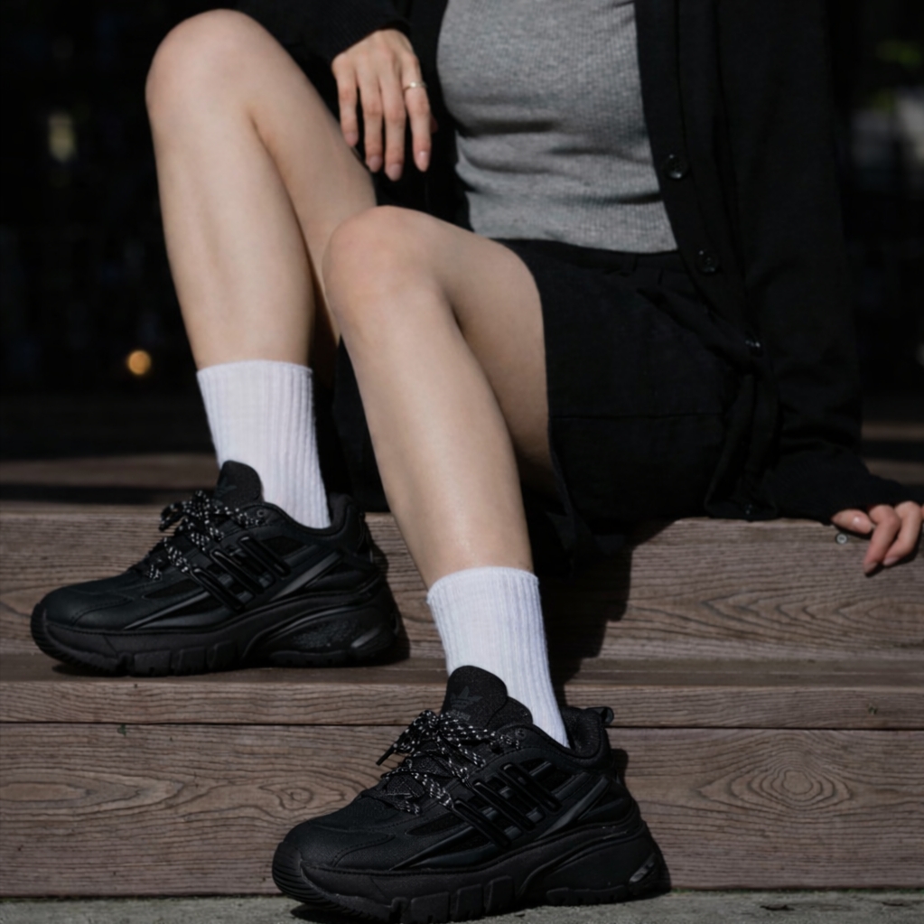 Adidas x Pharrell Williams Virginia Adistar Jellyfish Triple Black 착용 스타일 - 2