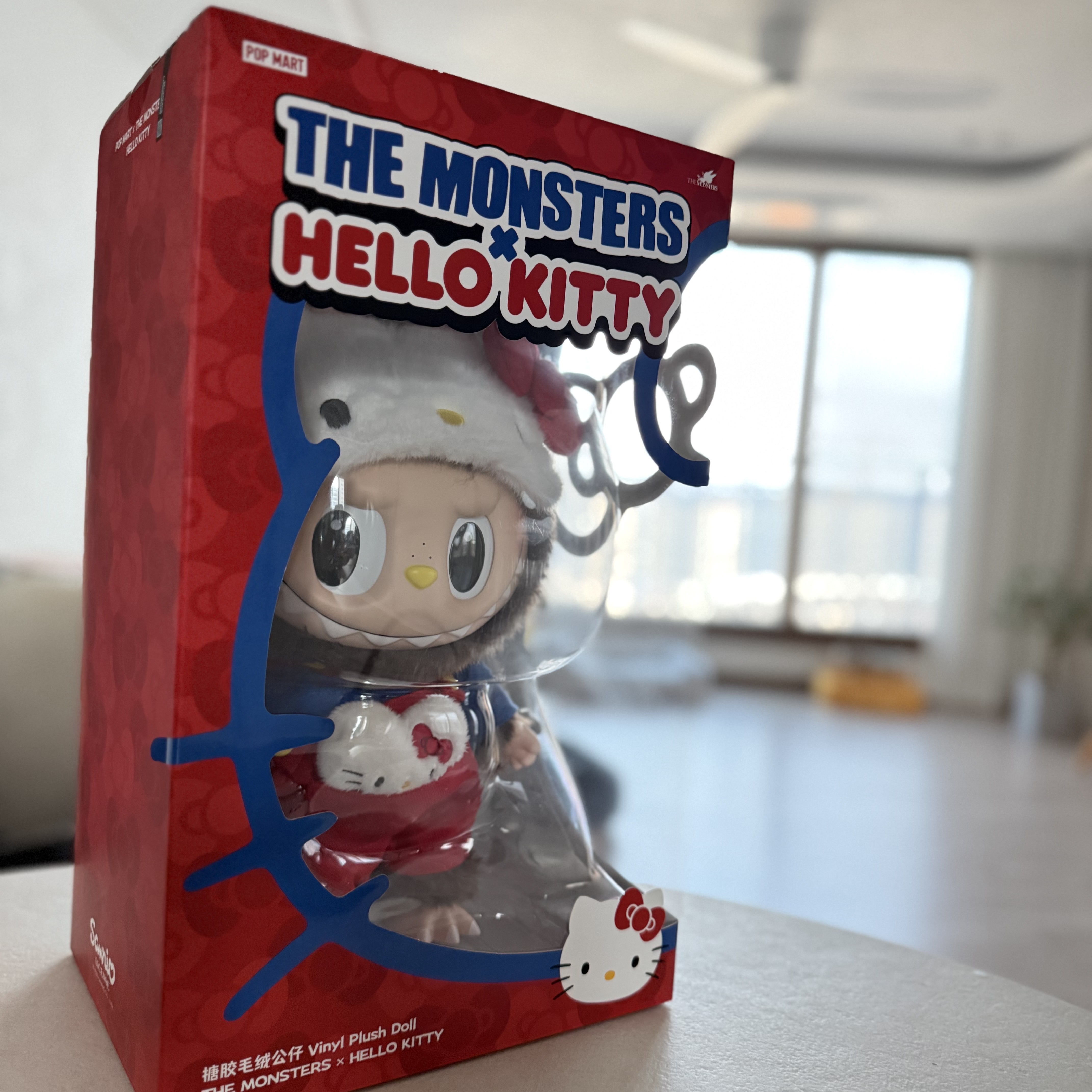 Pop Mart Labubu The Monsters x Hello Kitty Vinyl Plush Doll 착용 스타일