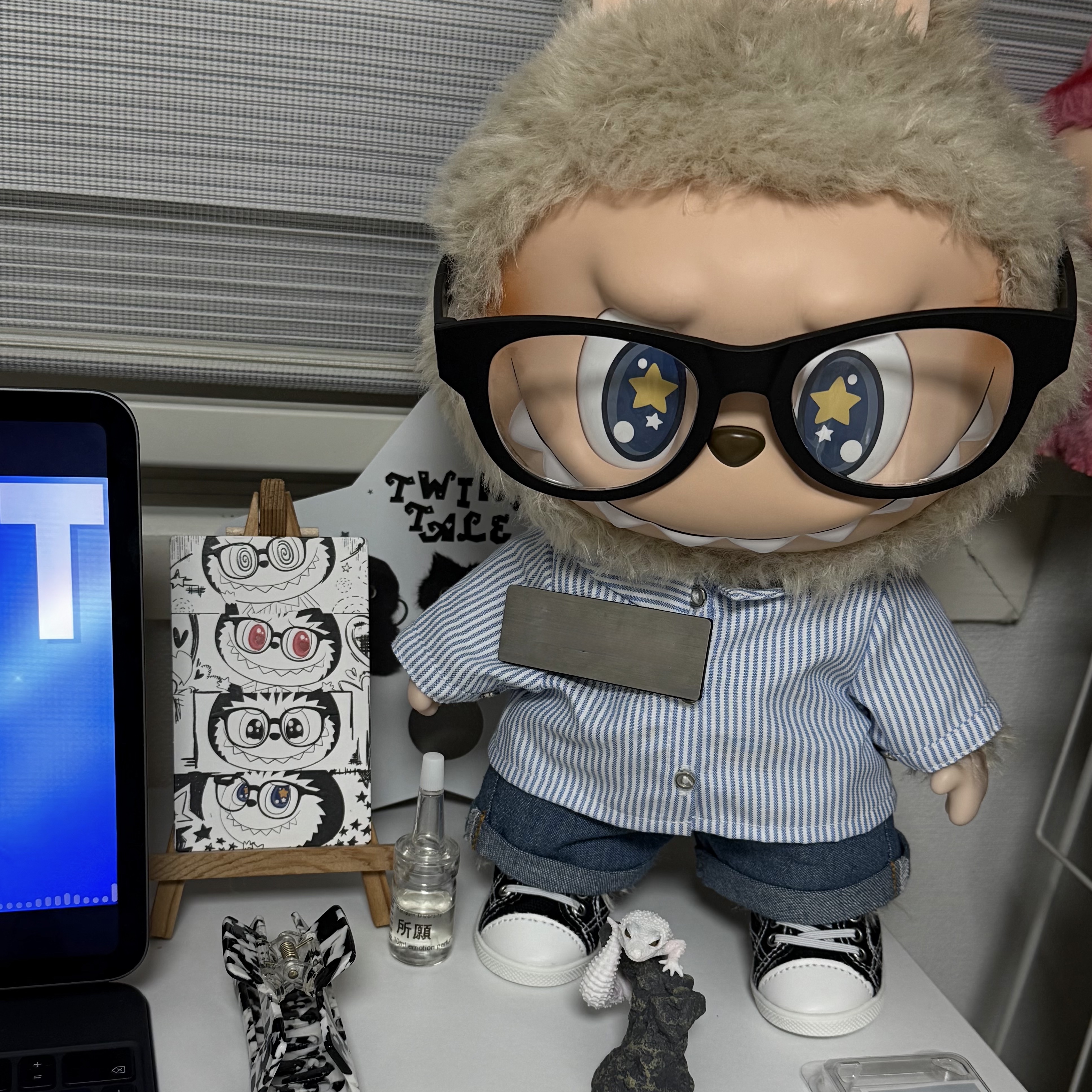 Pop Mart Labubu Flip with Me Doll 착용 스타일