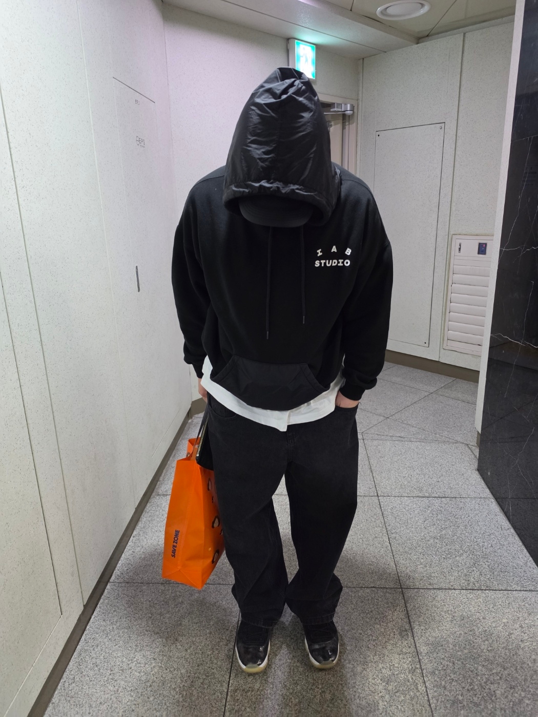 IAB Studio Woven Hoodie Black, Millo Archive Overfit Double Waist Pants Washed Black 착용 스타일