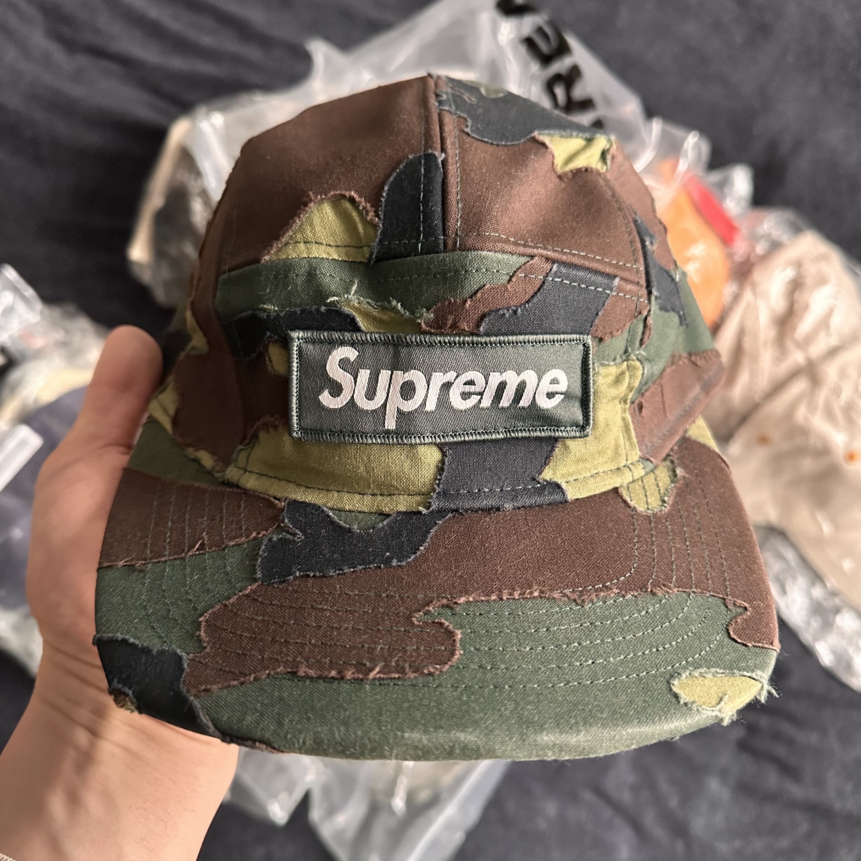 Supreme Layered Camo Camp Cap Woodland Camo - 25SS 착용 스타일