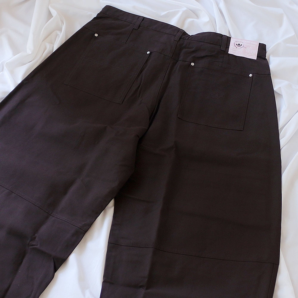 Adidas Originals Canvas Cargo Work Pants Aurora Coffee - KR Sizing, Adidas Originals Canvas Cargo Work Pants Aurora Coffee - US Sizing 착용 스타일 - 2