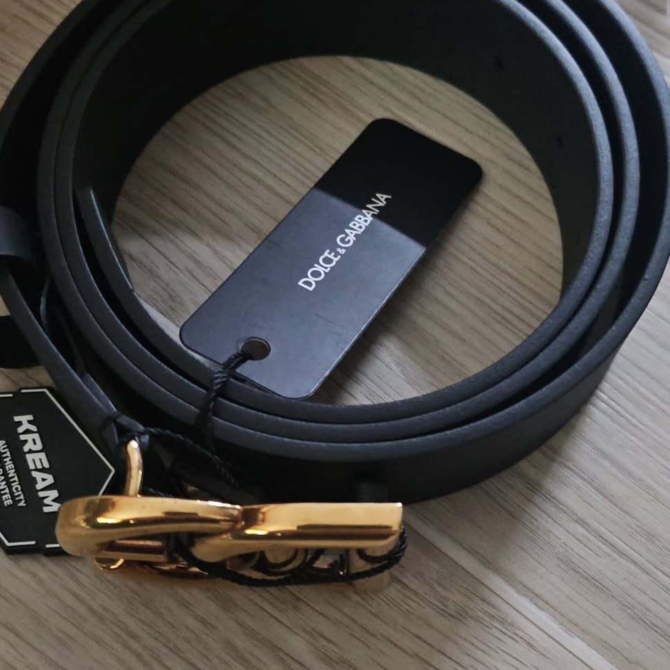Dolce & Gabbana Lux Leather Belt with Crossover DG Logo Buckle Multicolor 착용 스타일