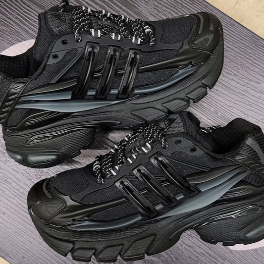 Adidas x Pharrell Williams Virginia Adistar Jellyfish Triple Black 착용 스타일 - 3