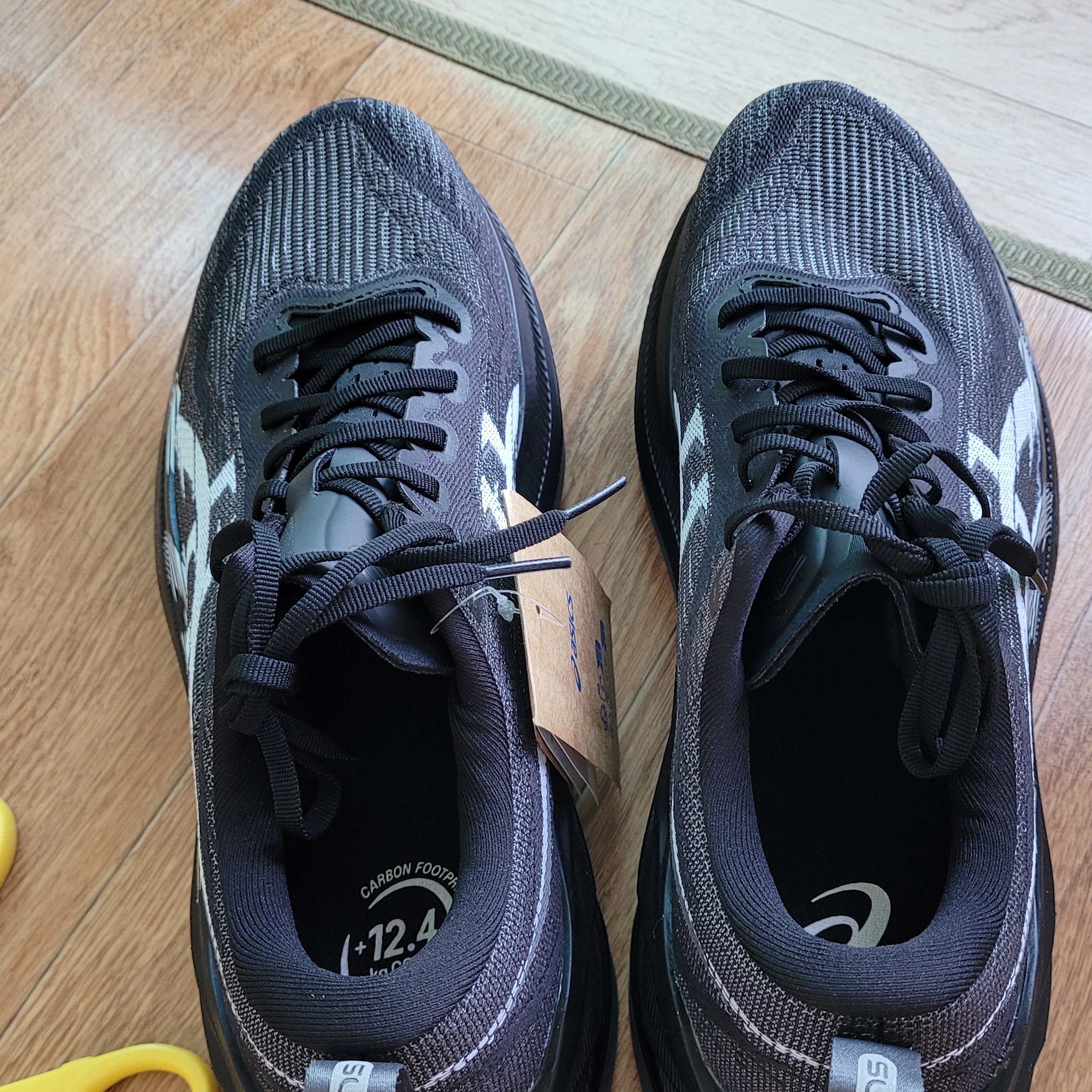 Asics Superblast 2 Black White 착용 스타일 - 1