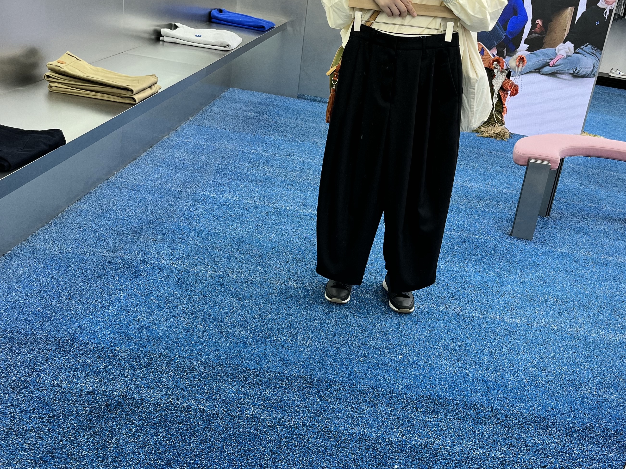Ader Error Sig; TRS Tag Sweatpants 01 Noir, Ader Error Sig; TRS/BL Tag T-Shirt 04 Black 착용 스타일
