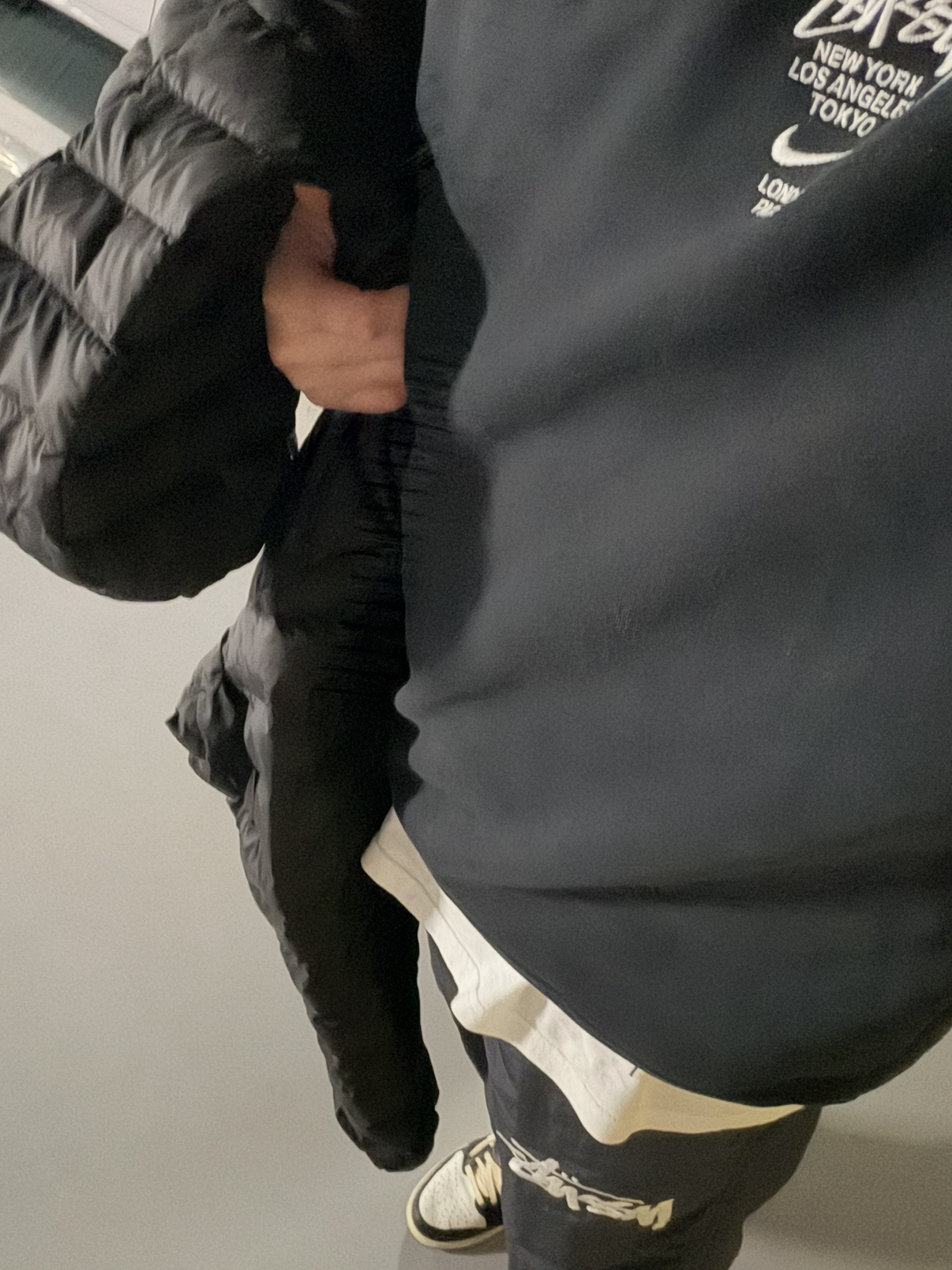 Jordan 1 x Travis Scott x Fragment Retro Low OG SP Military Blue, Nike x Stussy NRG Crew Socks White Black 착용 스타일 - 2