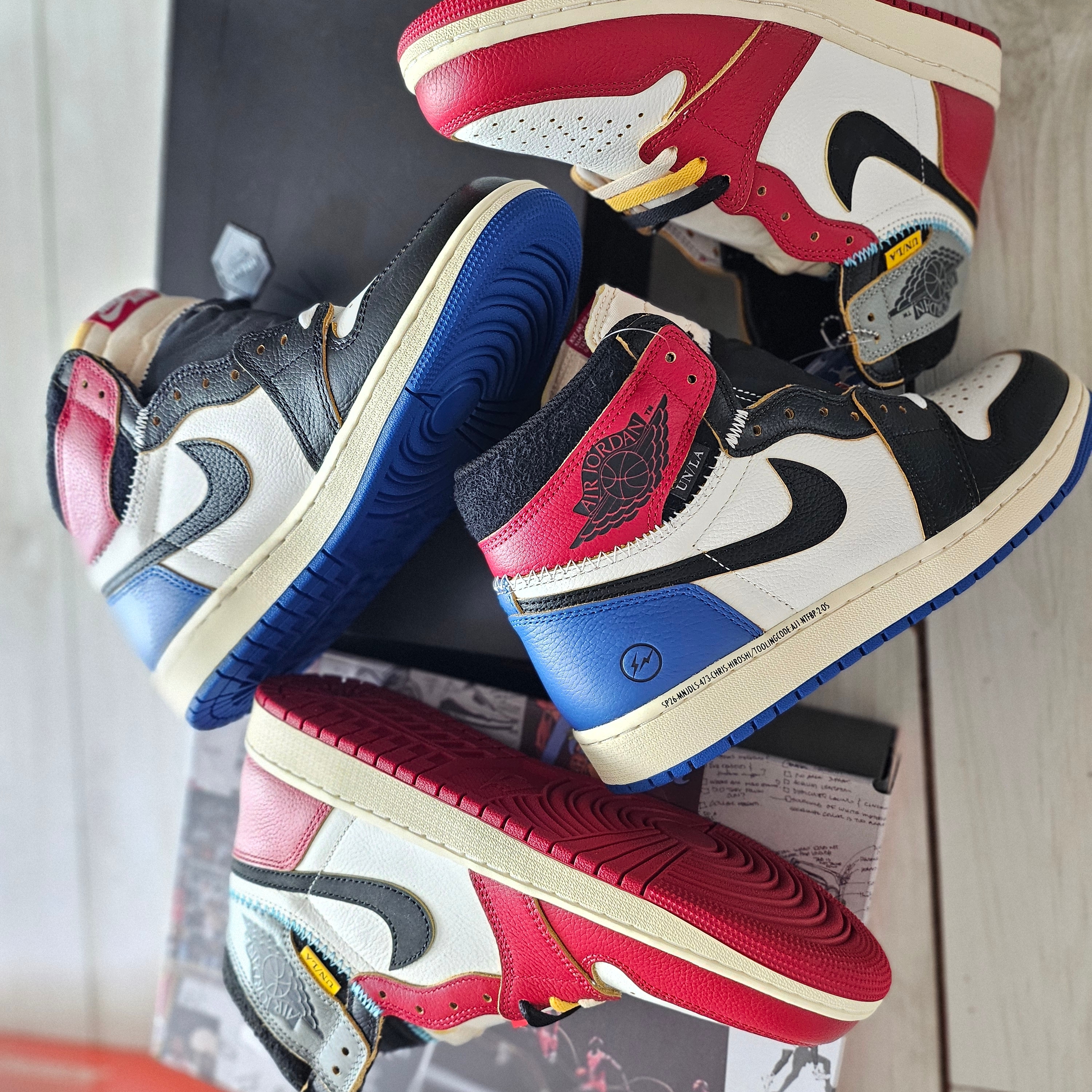 Jordan 1 x Fragment x Union LA Black and Varsity Red, Jordan 1 x Union Retro High OG Chicago Shadow 착용 스타일 - 1