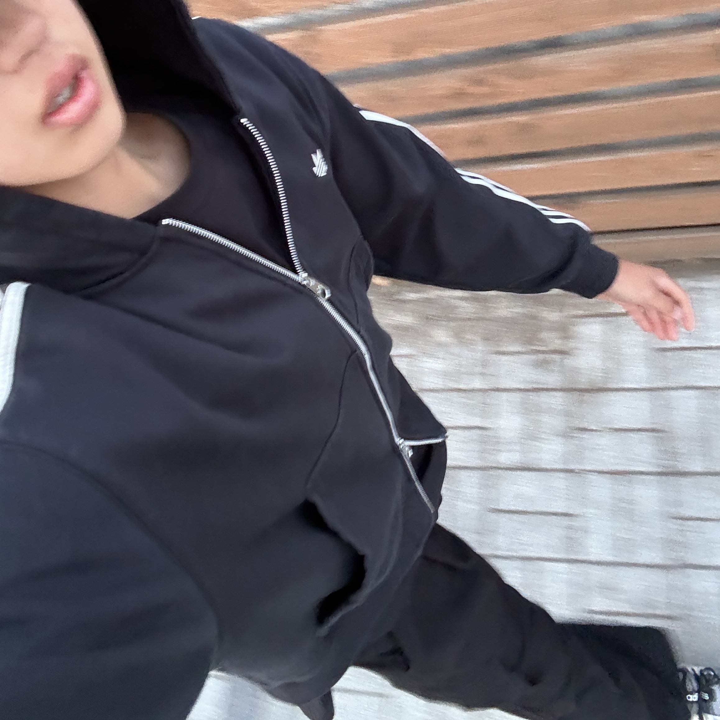 Adidas 3-Stripes Full-Zip Hoodie Black Cream White - KR Sizing, Adidas Adicolor Classics 3-Stripes T-Shirt White - KR Sizing 착용 스타일 - 1