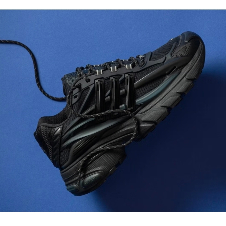 Adidas x Pharrell Williams Virginia Adistar Jellyfish Triple Black 착용 스타일 - 4