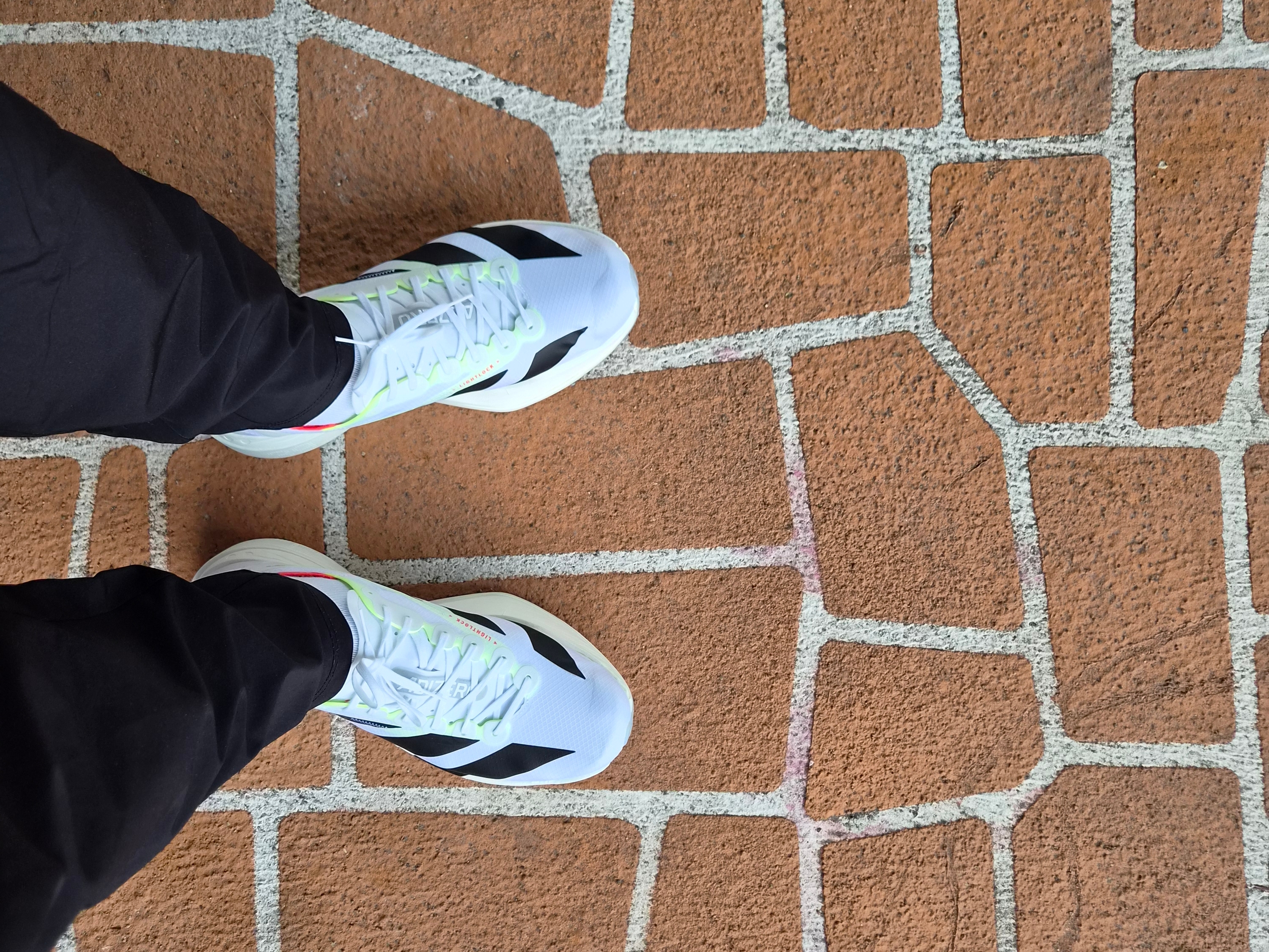 Adidas Adizero Adios Pro 4 Cloud White Core Black 착용 스타일