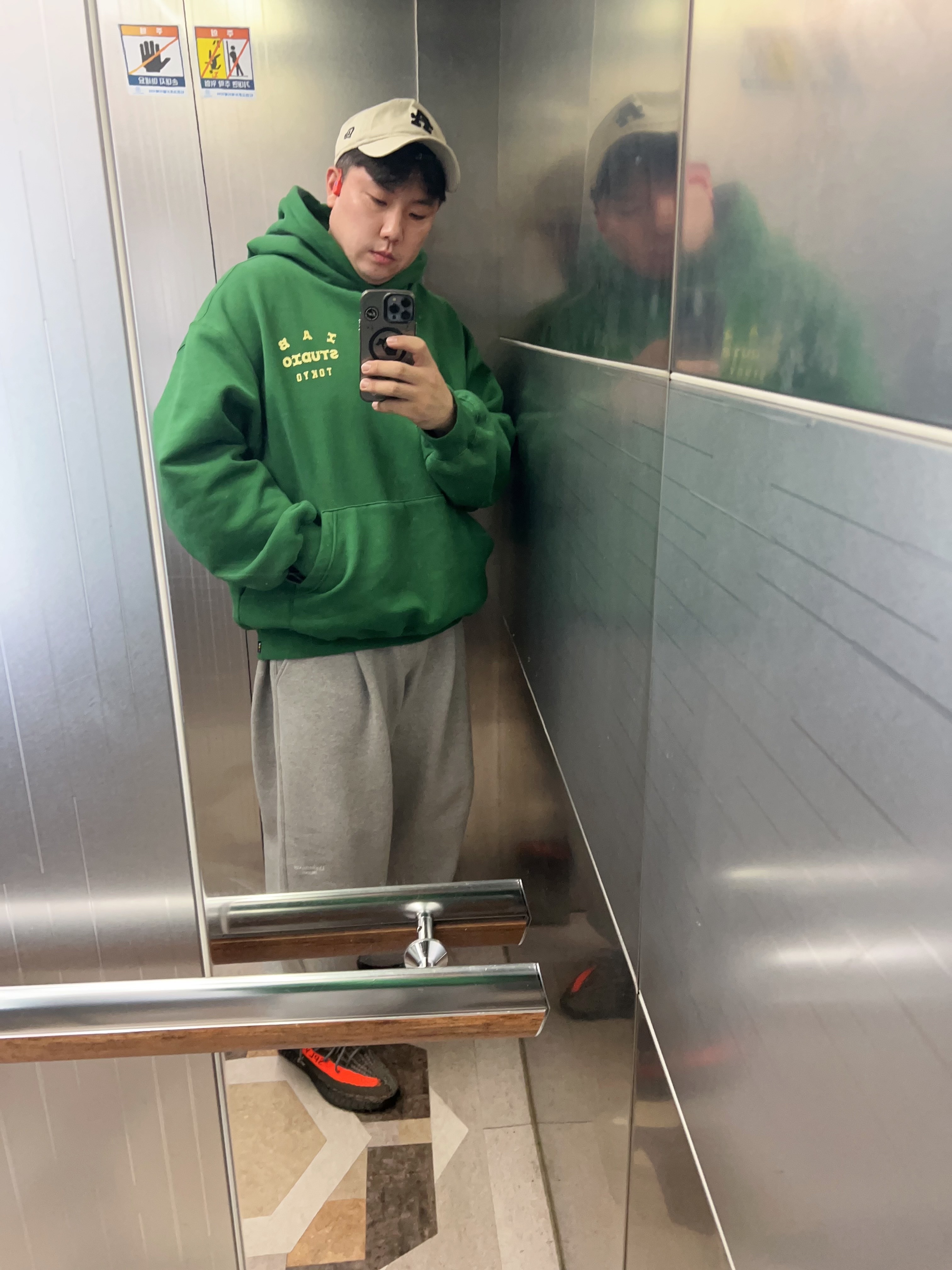 Undermycar Mu.03 Anti Fxxking Logo Play Oversized Sweat Jogger Melange Gray, IAB Studio Tokyo Hoodie Green Cream 착용 스타일