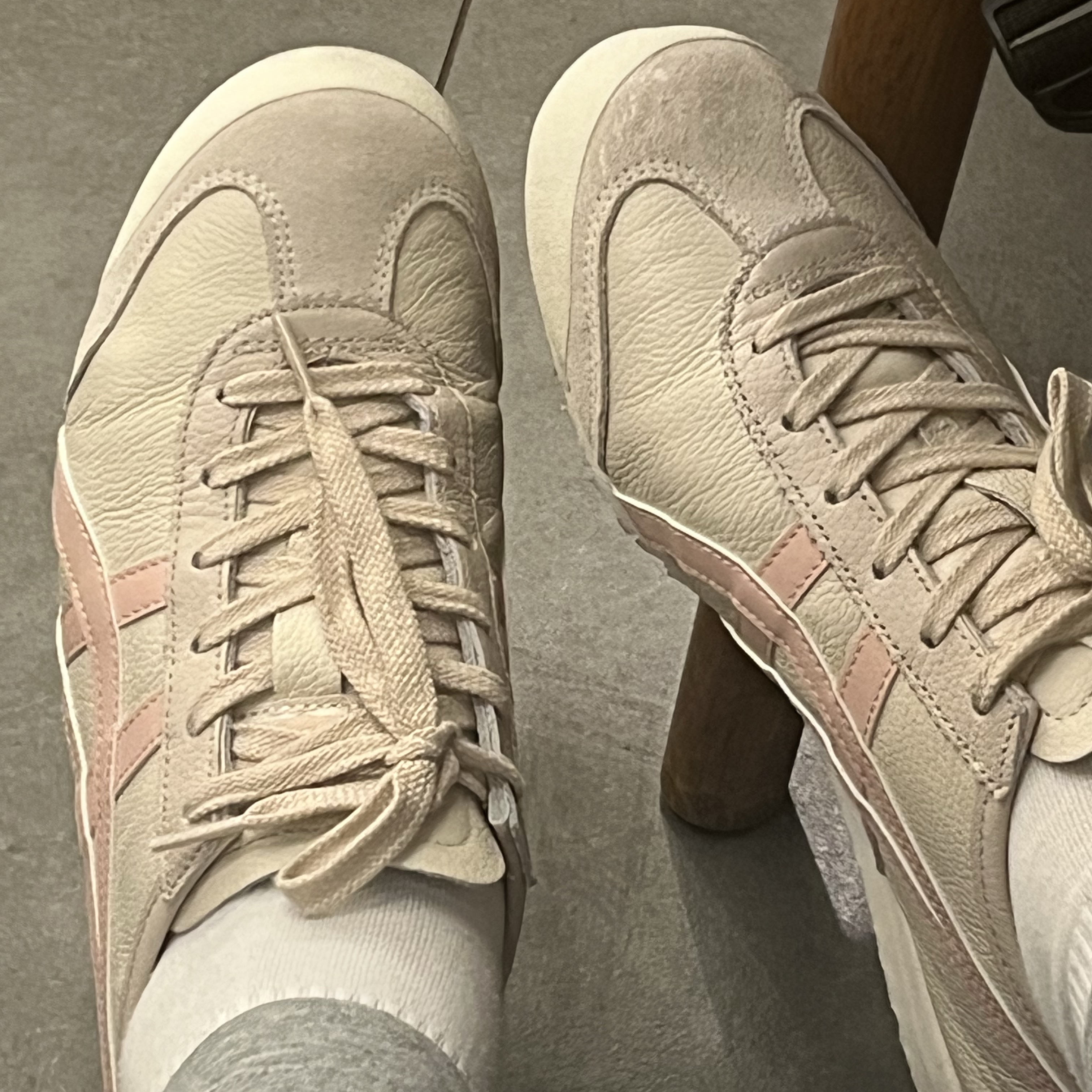 Onitsuka Tiger Mexico 66 Oatmeal Ginger Peach 착용 스타일 - 2