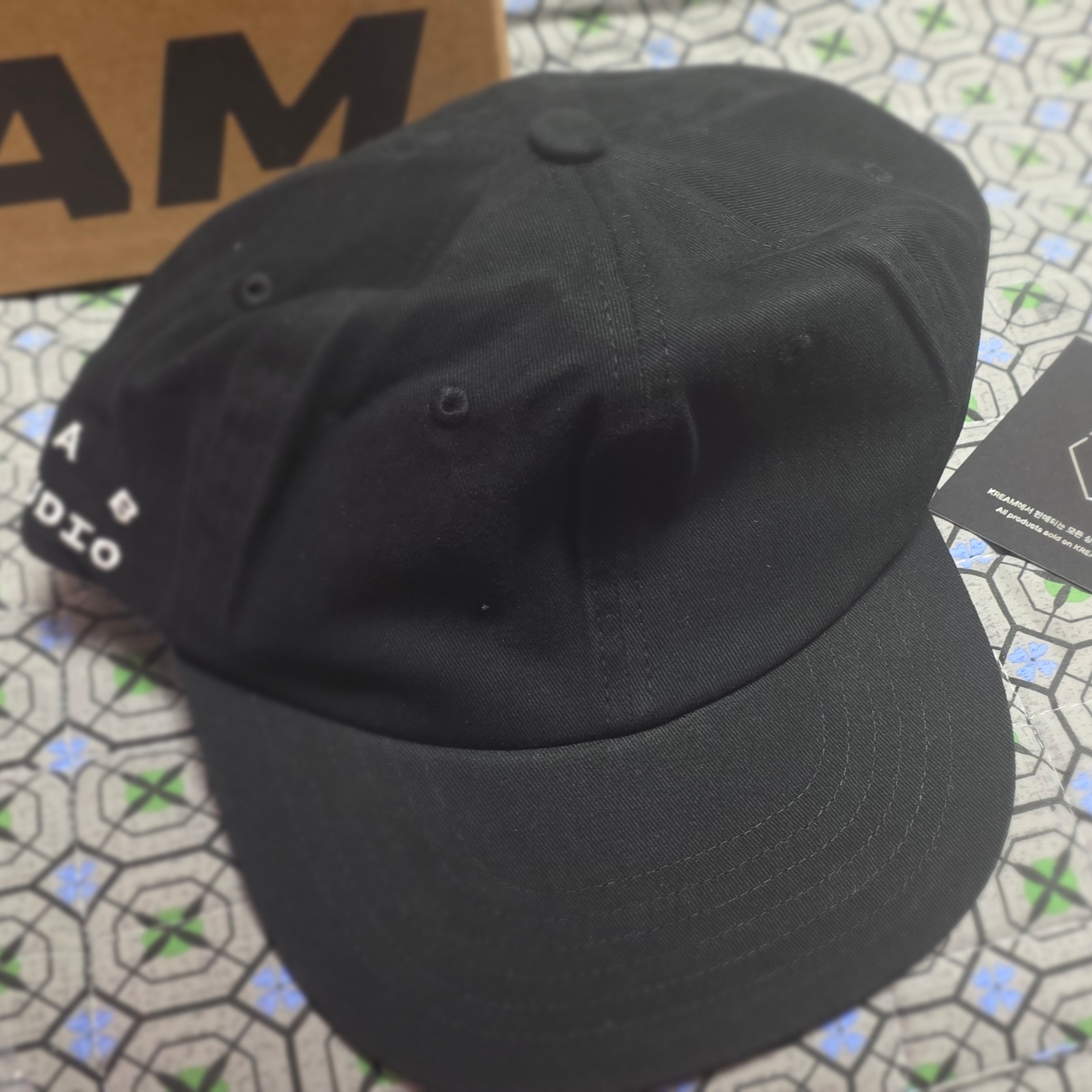 IAB Studio Cap Black White 착용 스타일