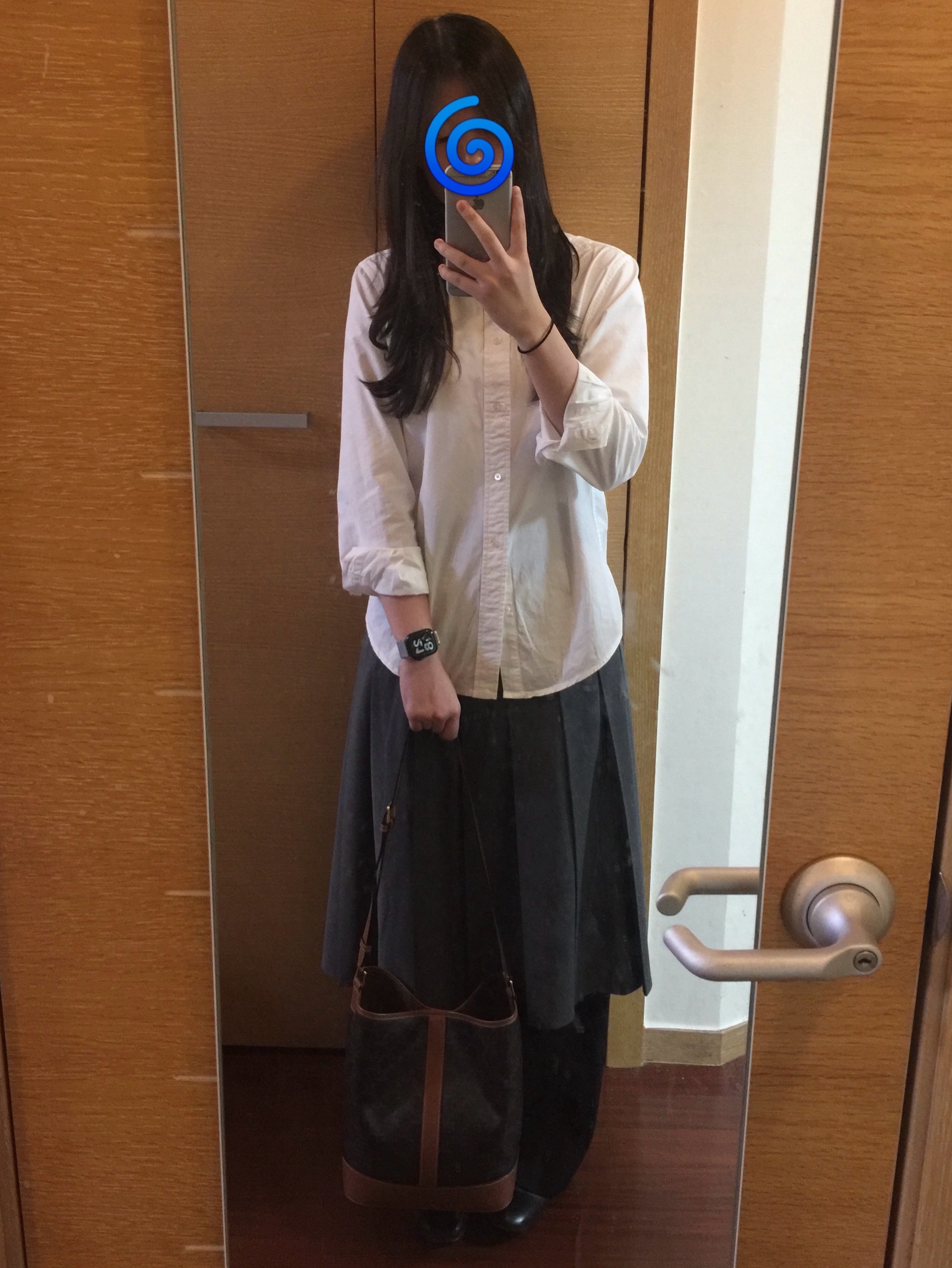 Celine Medium Bucket in Triomphe Canvas and Calfskin Tan, [30% 적립] Polo Ralph Lauren Classic Fit Garment Dyed Oxford Shirt White 착용 스타일