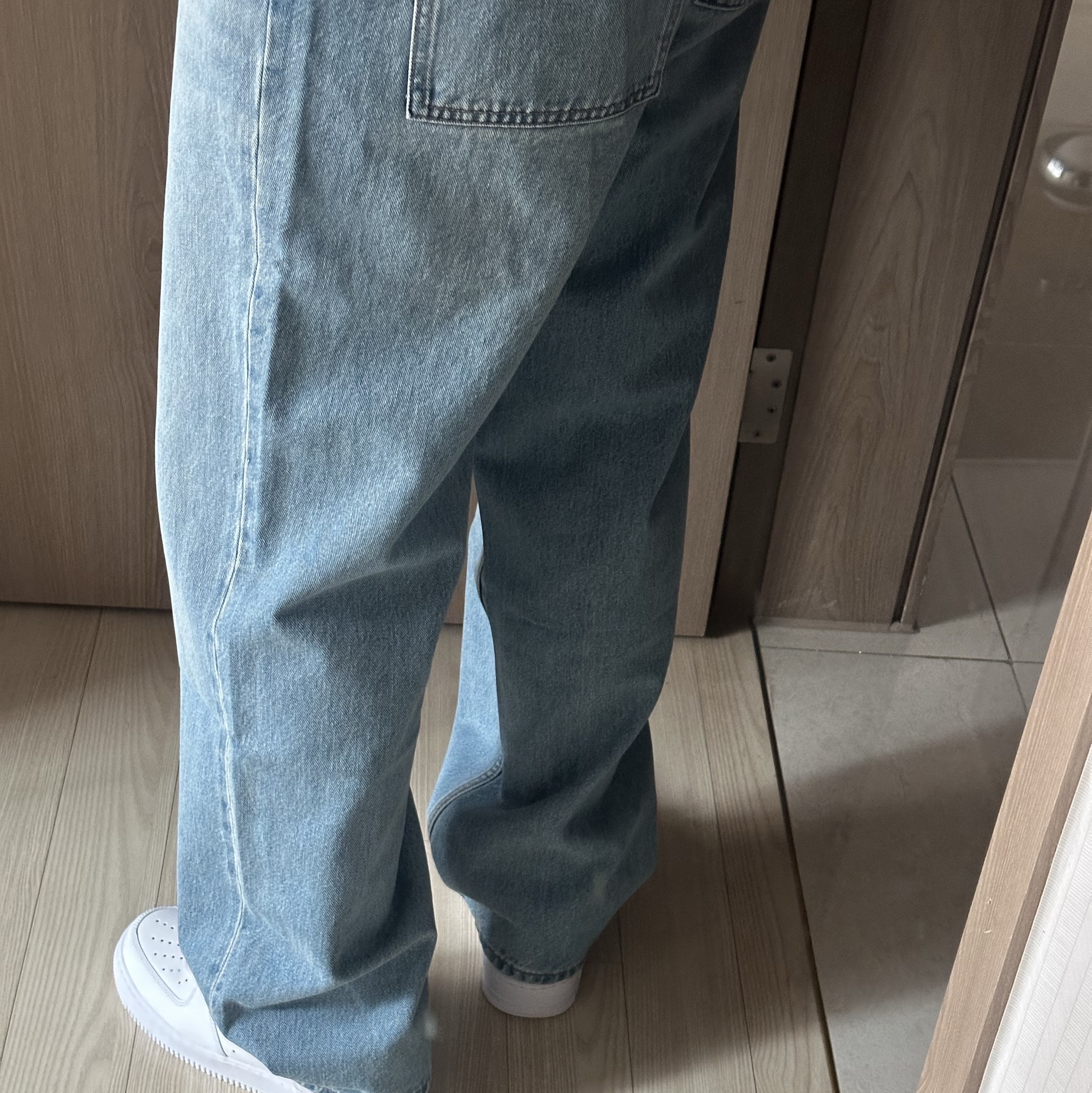 Uniqlo x JW Anderson Straight Jean Blue - KR 착용 스타일