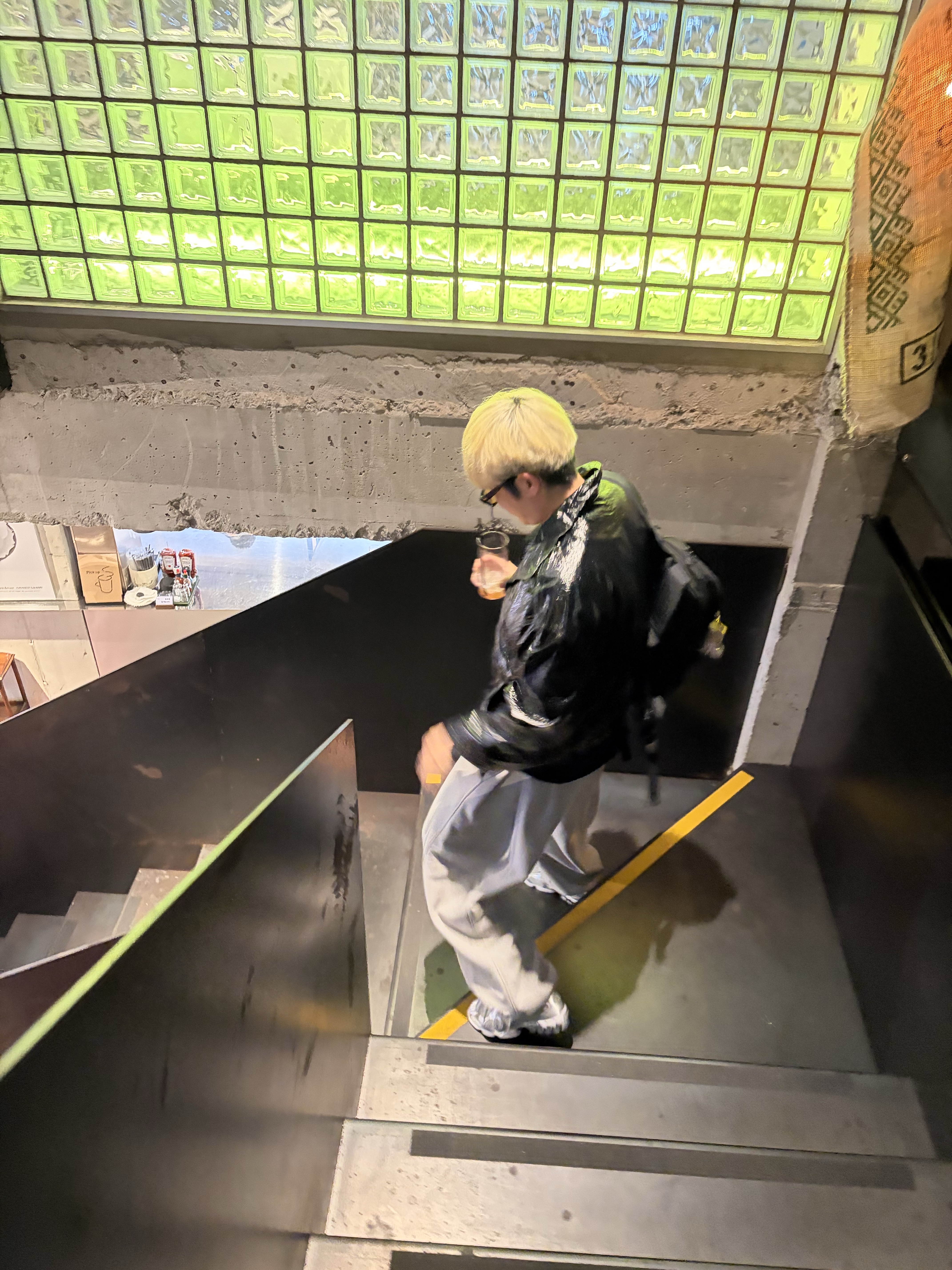 Nike Air Zoom Spiridon Cage 2 Metallic Silver, BAPE By Bathing Ape L/S T-Shirt Black 착용 스타일 - 1