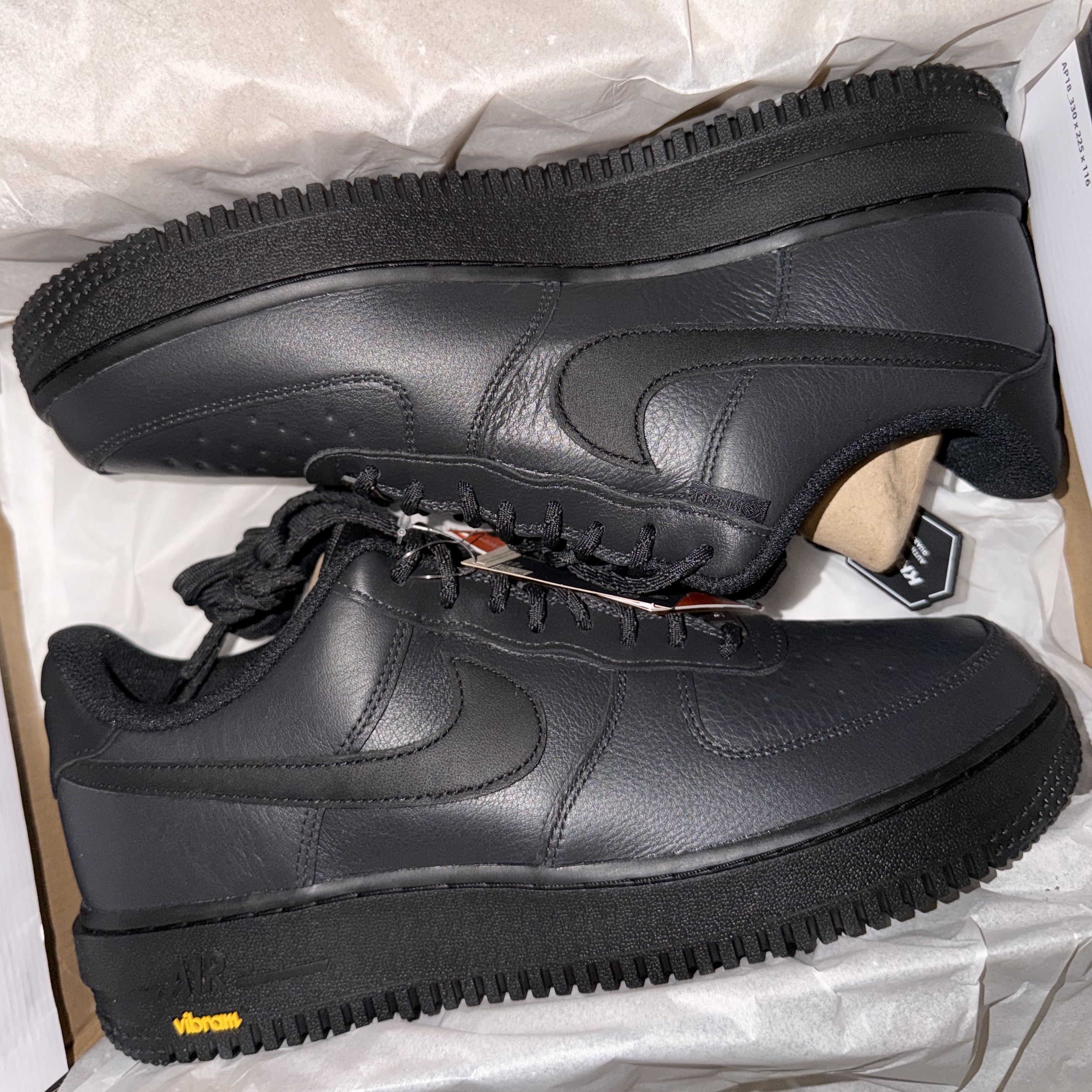 Nike Air Force 1 Low Gore-Tex Vibram Off Noir and Black 착용 스타일