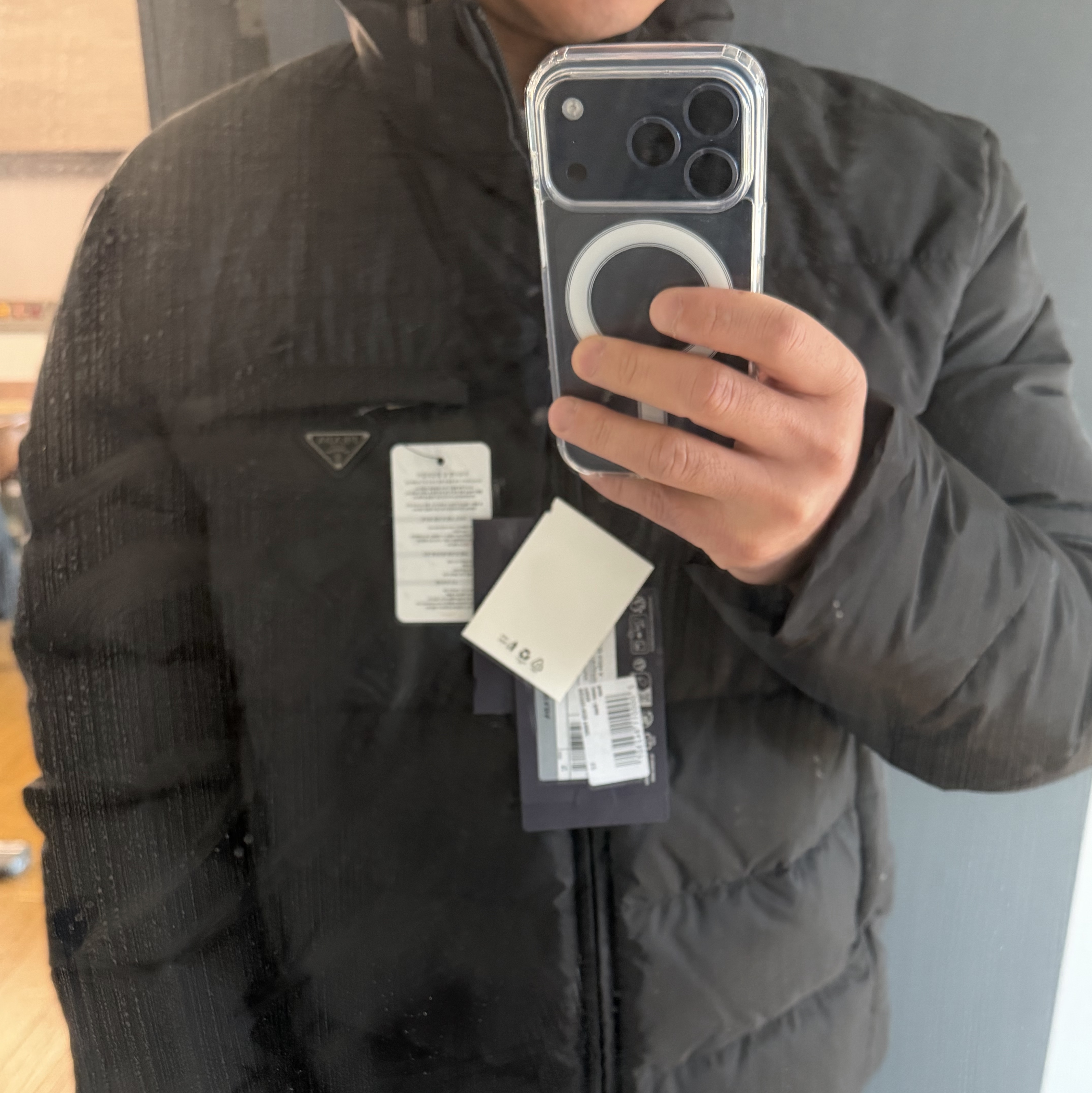 Prada Re-Nylon Down Jacket Black 착용 스타일 - 1