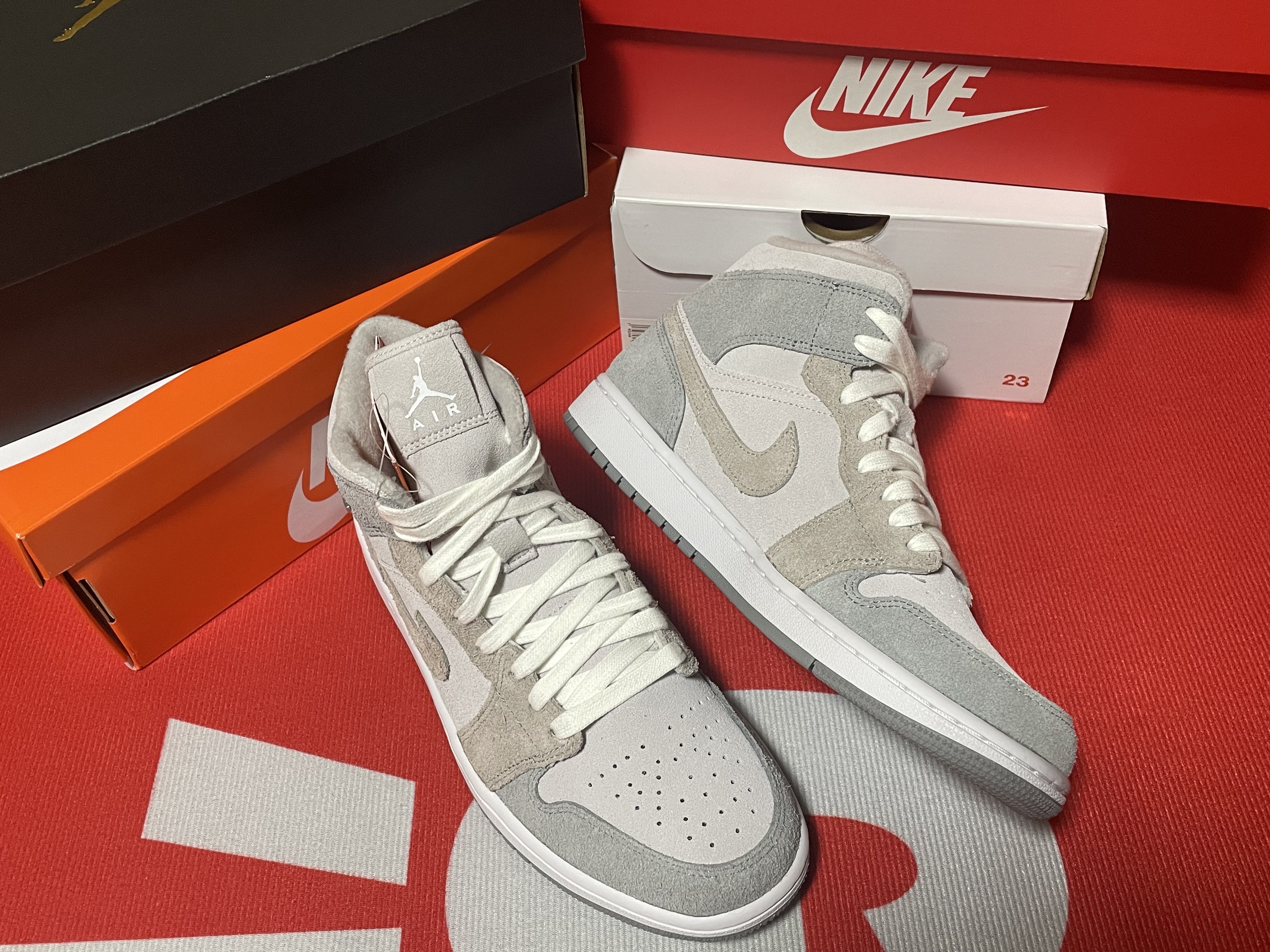 (W) Jordan 1 Mid SE Particle Grey 착용 스타일