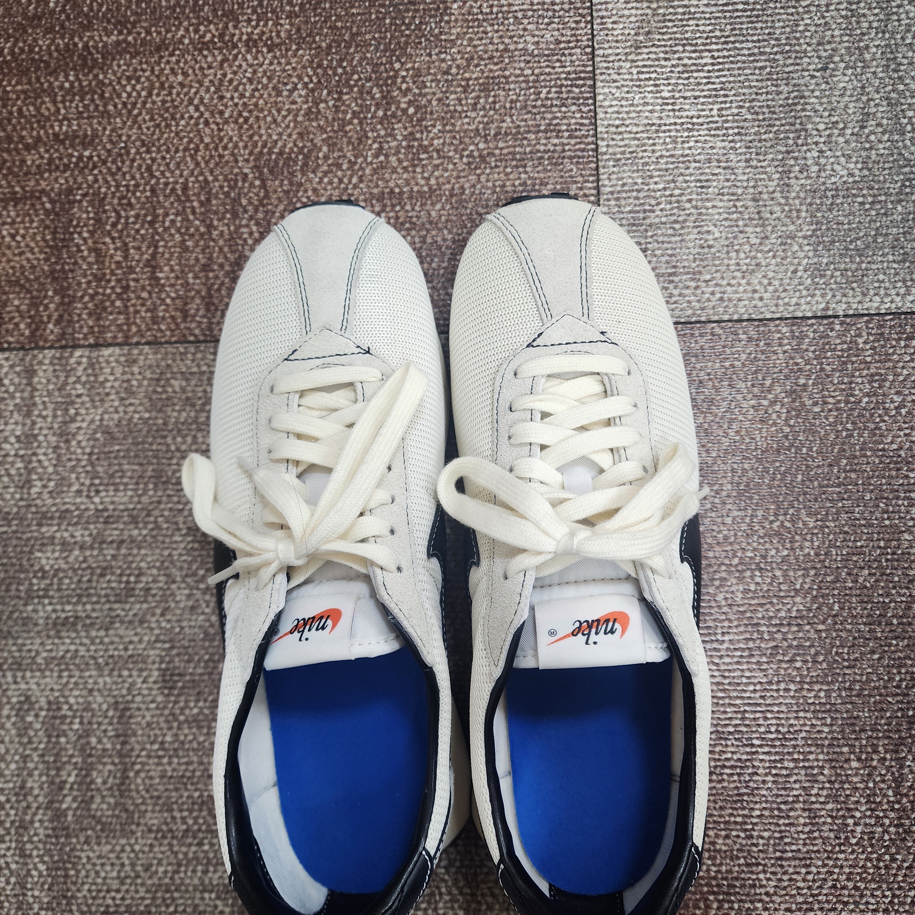 Nike LD-1000 Soft Pearl Muslin 착용 스타일 - 1