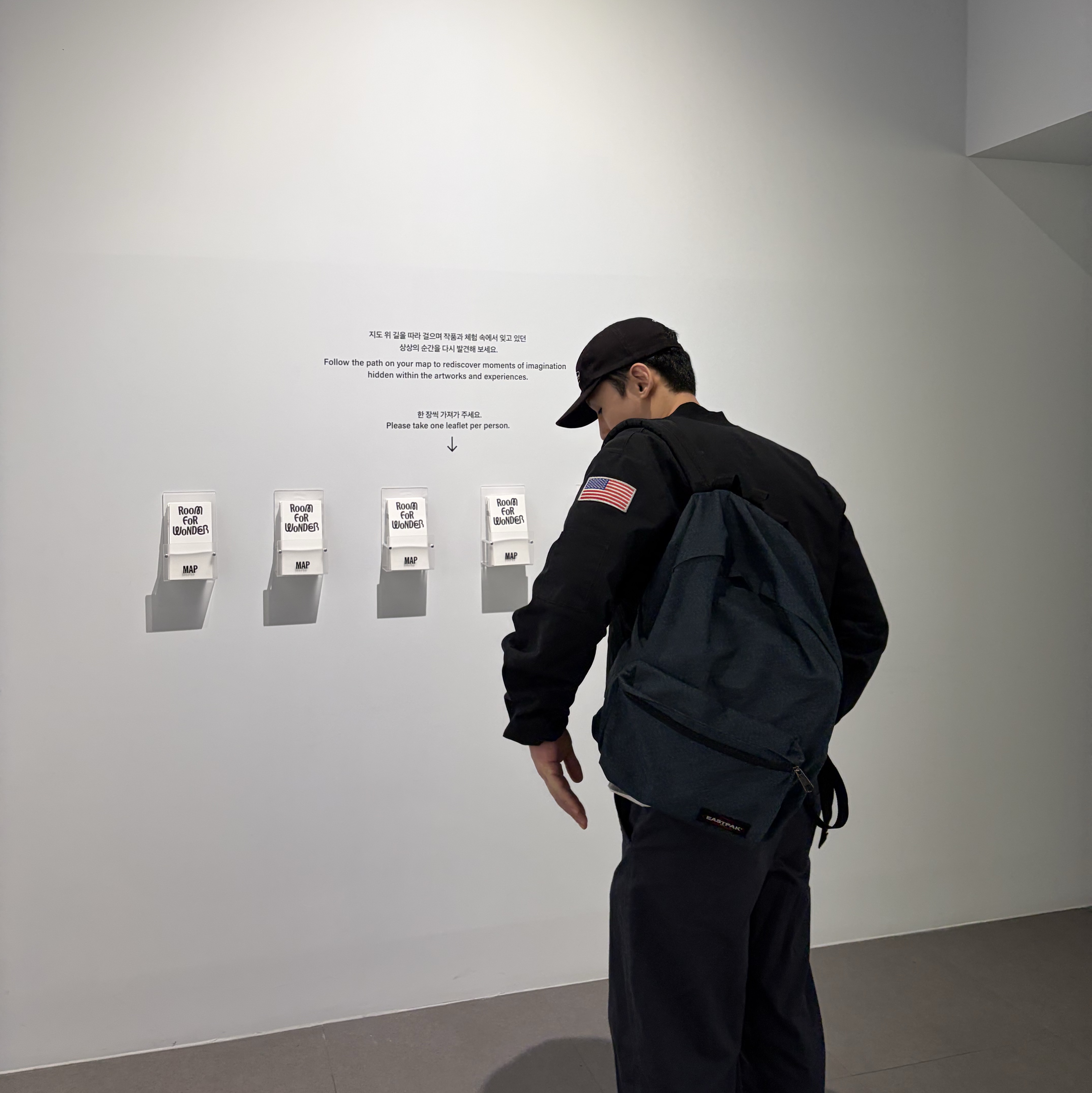 Eastpak Authentic Padded Pakr Backpack Triple Denim 착용 스타일