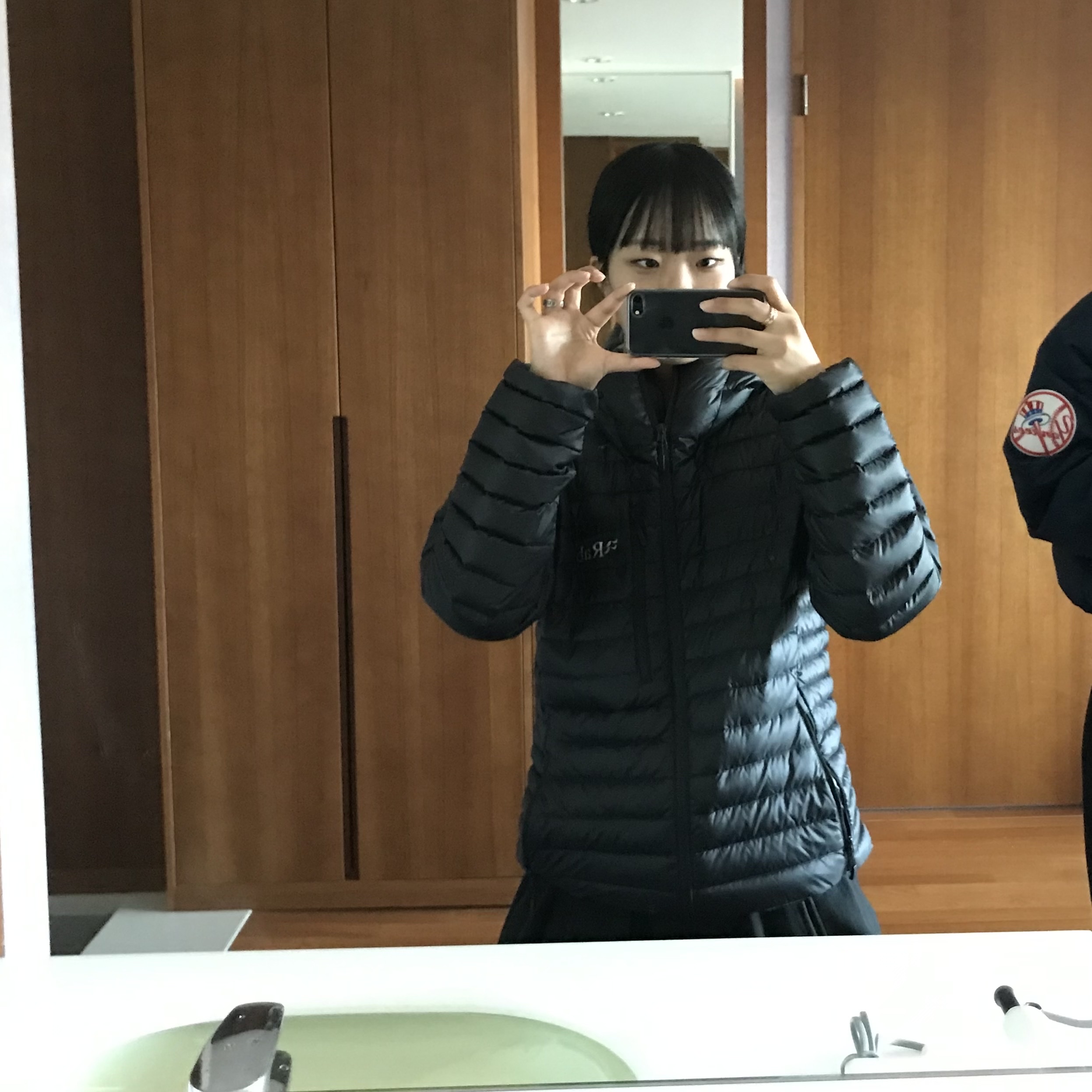 Rab Microlight Alpine Jacket Black 착용 스타일 - 1
