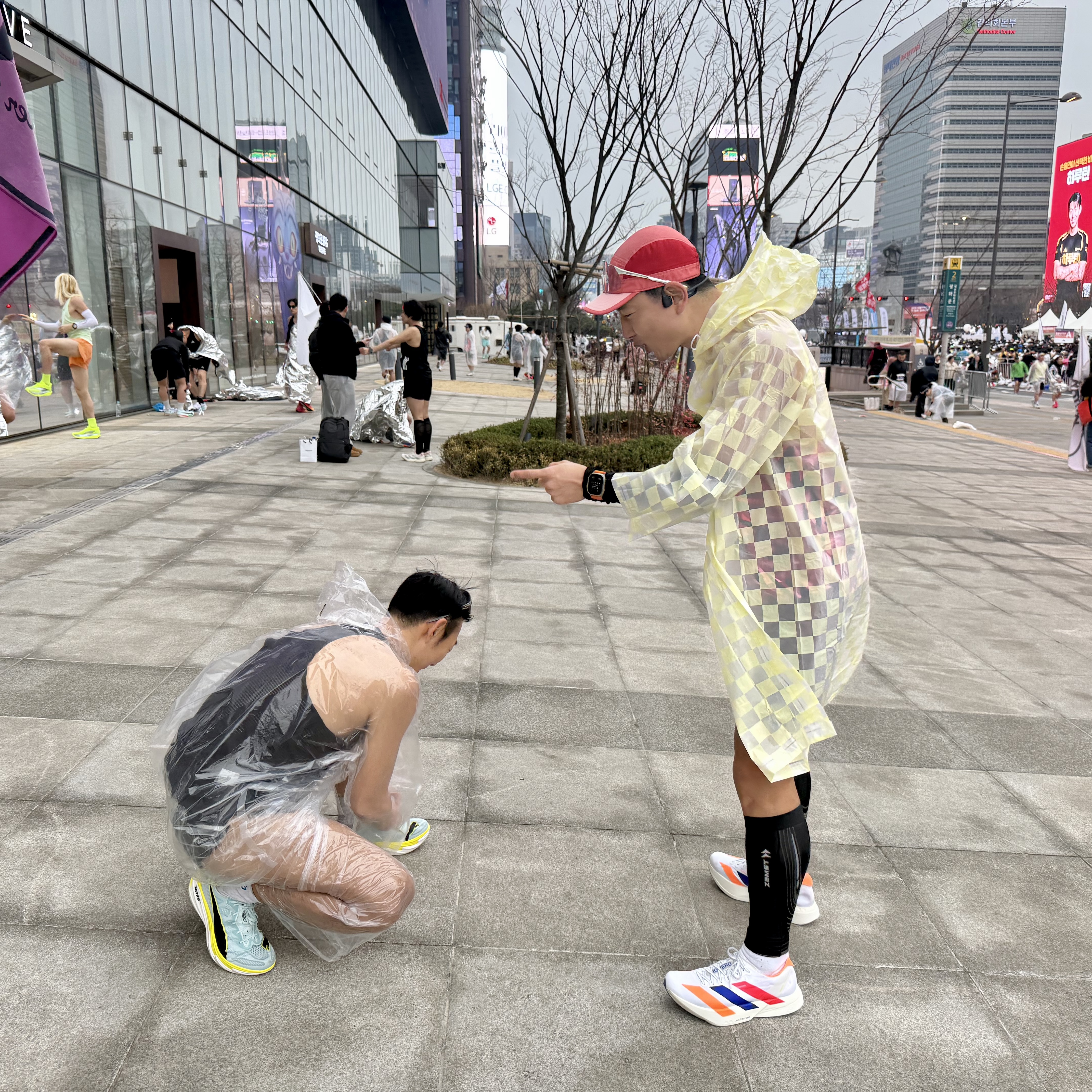 Puma Deviate Nitro Elite 4 Fresh Water Lemon Crush, Adidas Seoul Marathon Adizero Adios Pro 4 Cloud White Lucid Red 착용 스타일