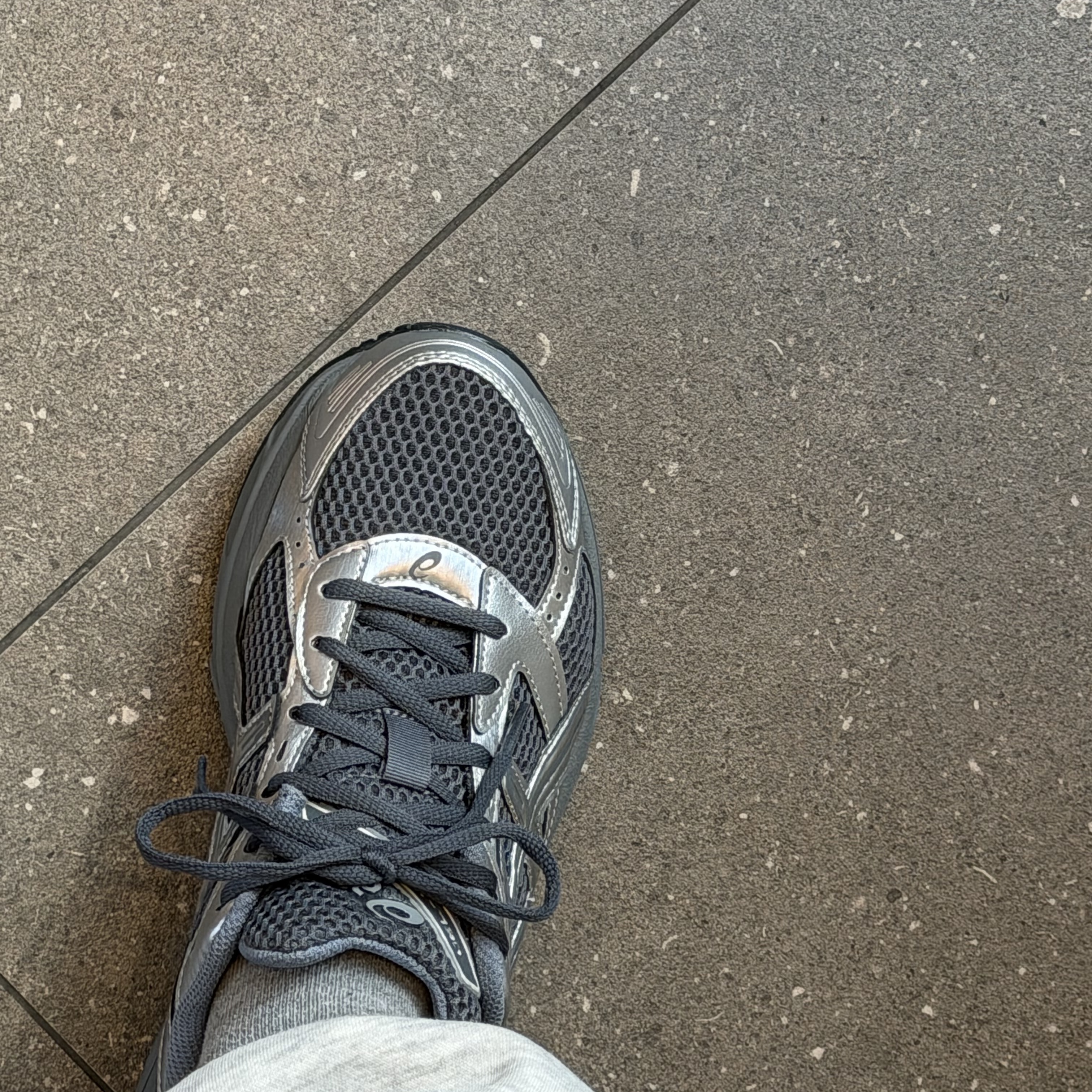 Asics Gel-1130 Steel Grey Pure Silver 착용 스타일