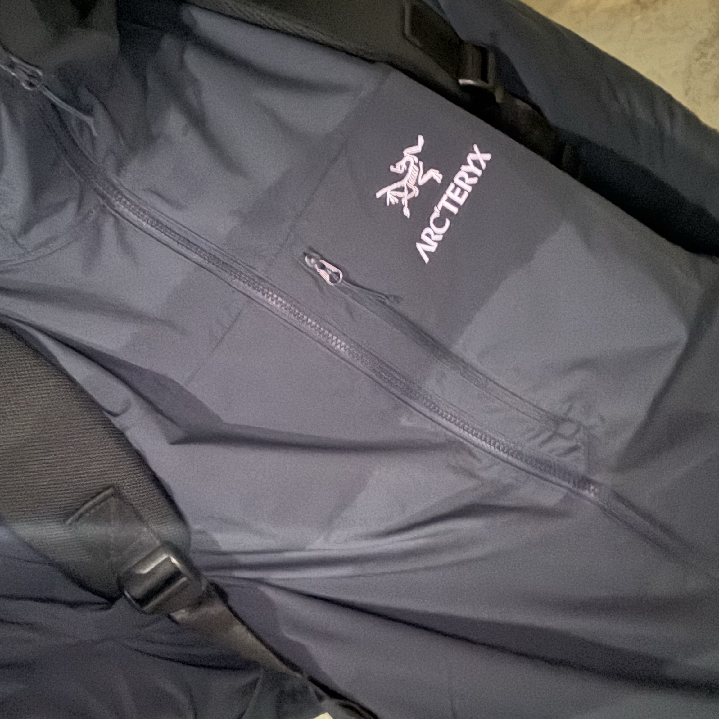 Arc'teryx Squamish Hoody Black Sapphire 착용 스타일
