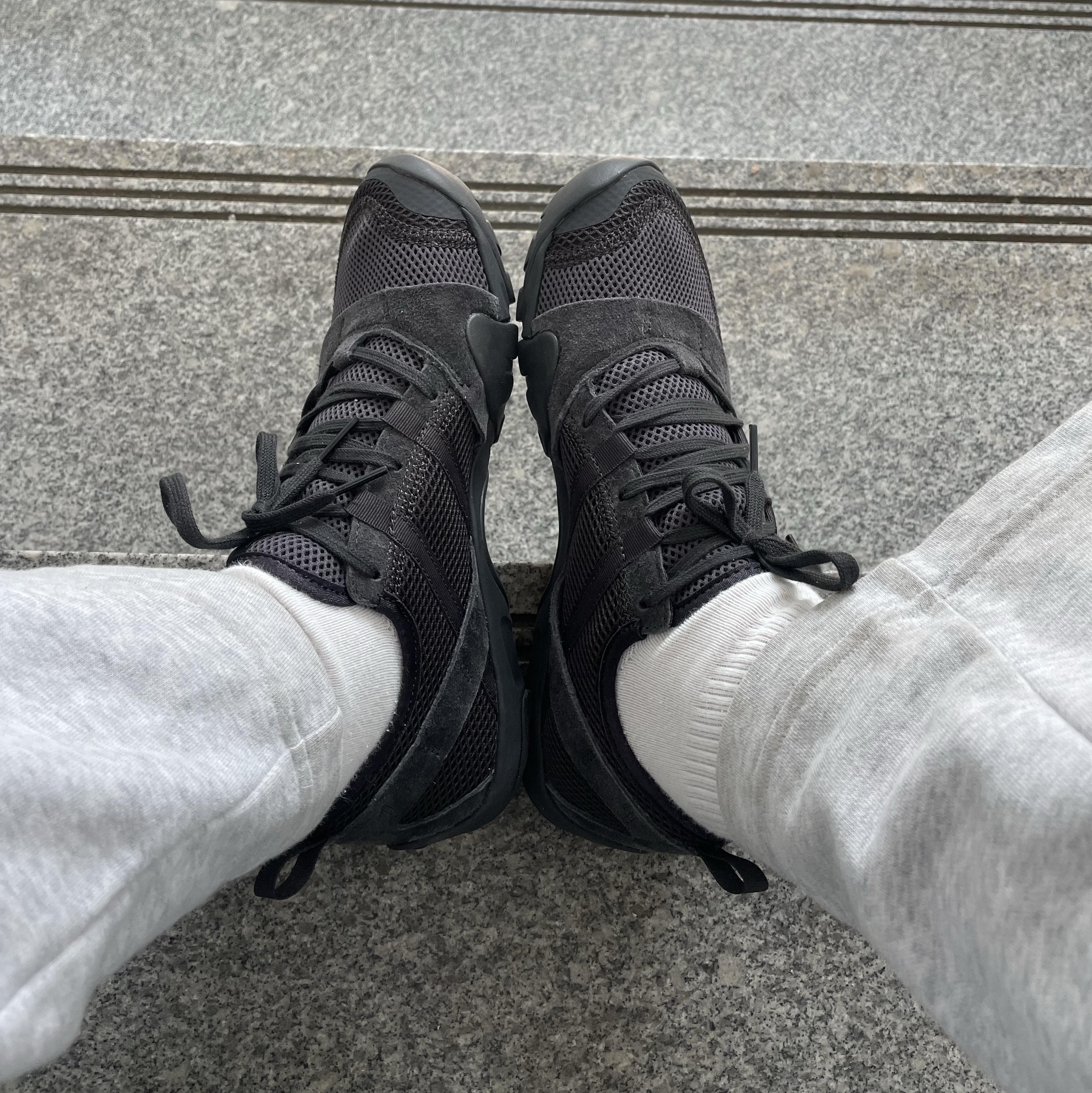 New Balance Minimus MT10O Black Castlerock 착용 스타일 - 5